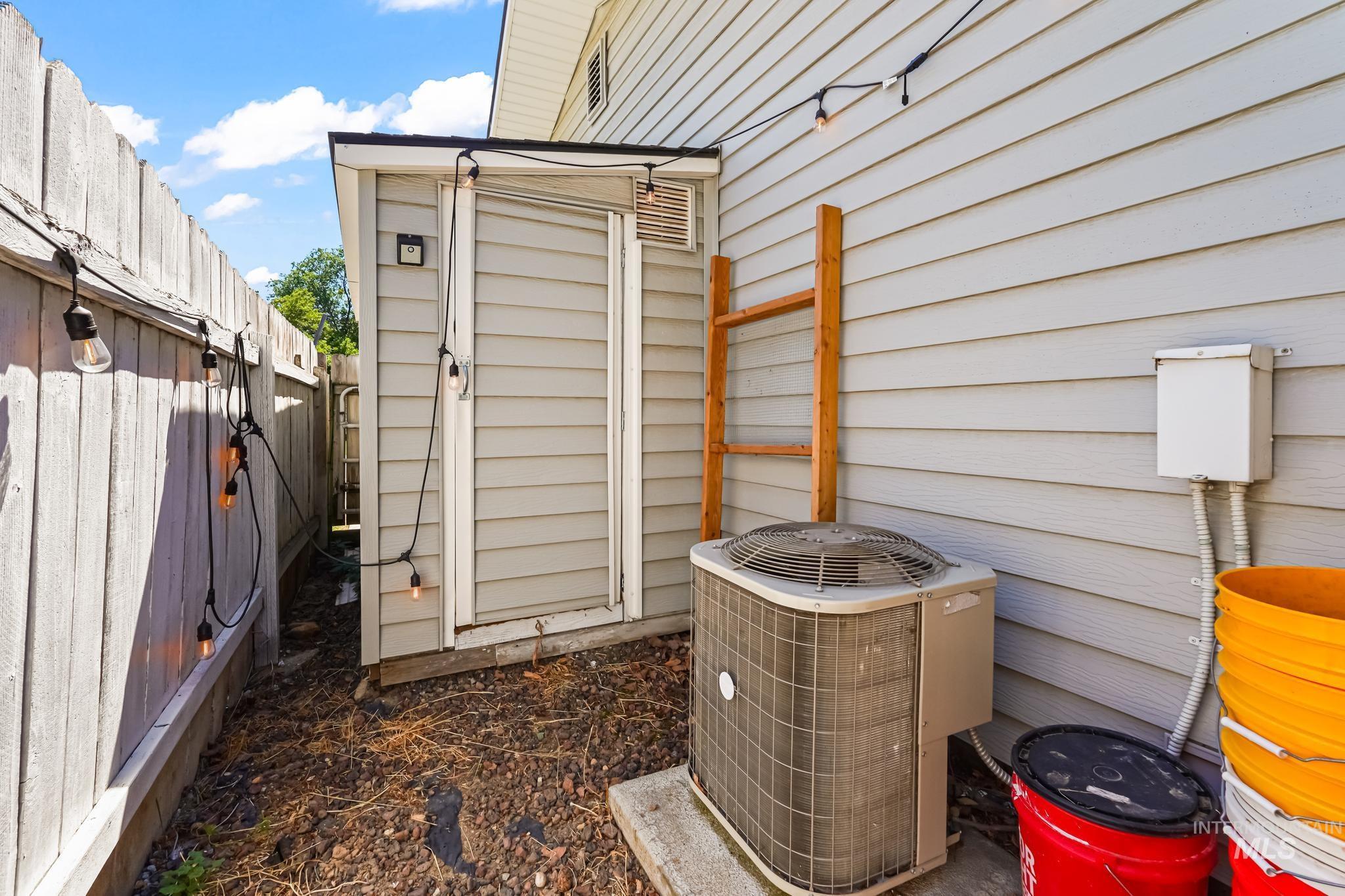 3033 N Constantine St Property Photo 24