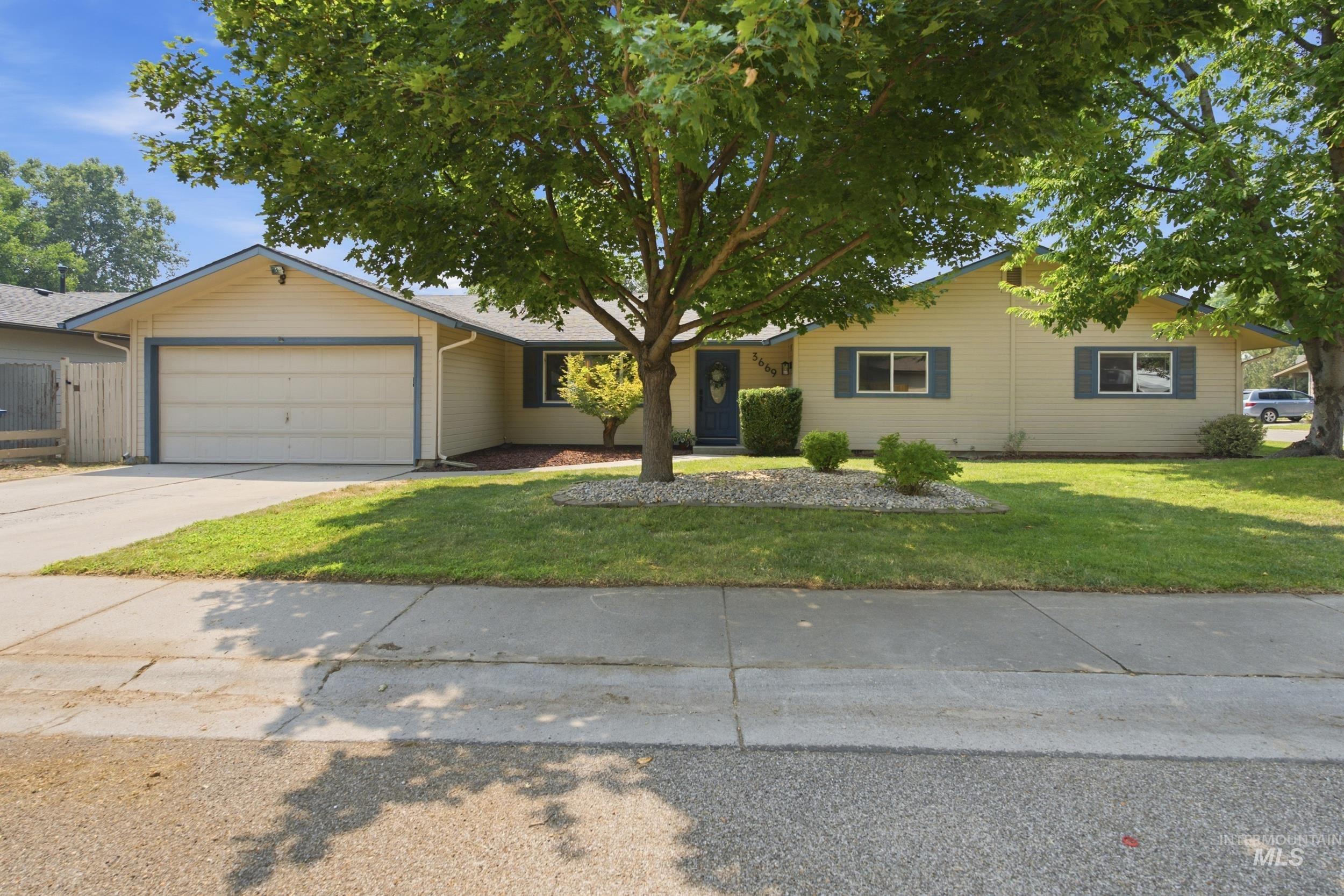 3669 N Tee Avenue Property Photo 1
