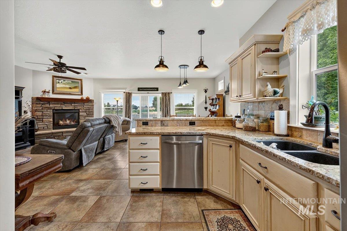 1180 N Powder River Dr. Property Photo 16