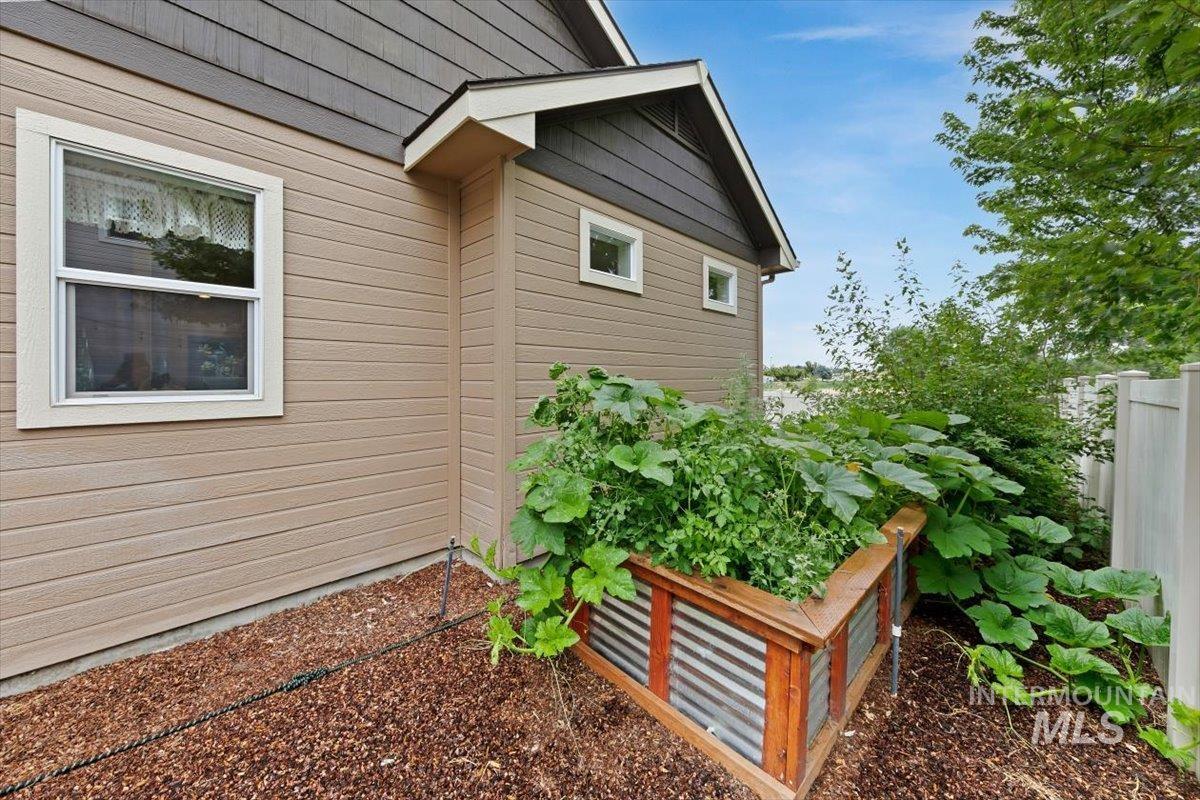 1180 N Powder River Dr. Property Photo 34