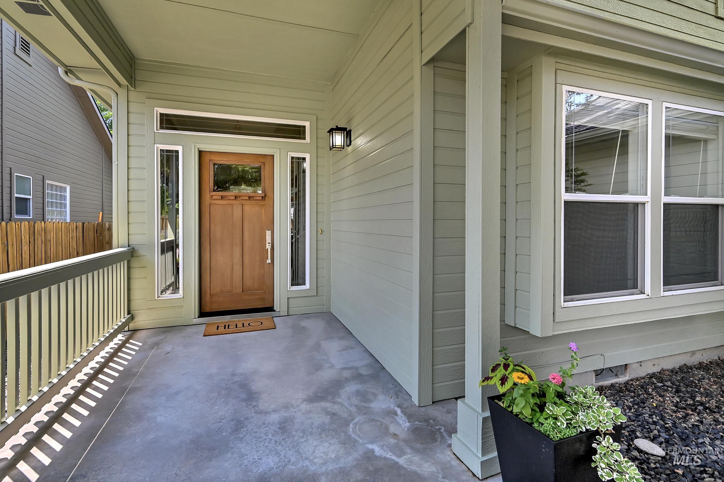 2057 E Walling Court Property Photo 4
