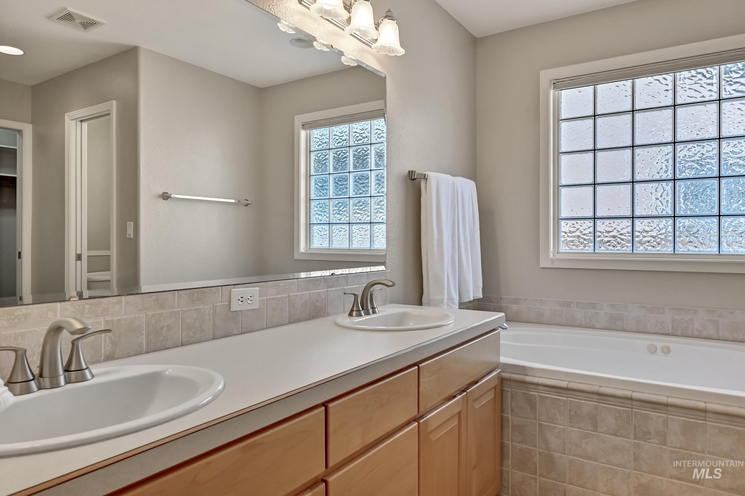 2057 E Walling Court Property Photo 18