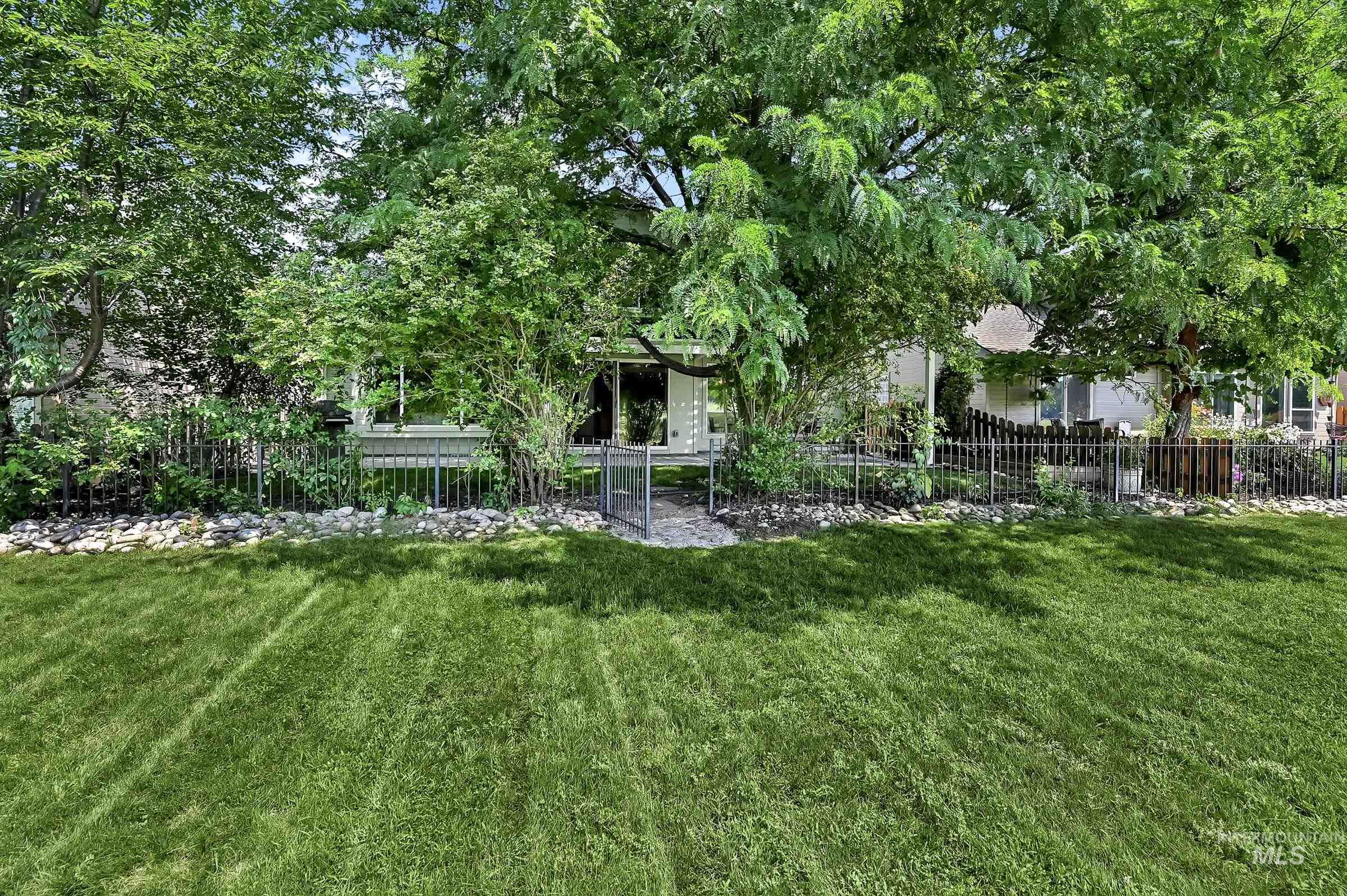 2057 E Walling Court Property Photo 32