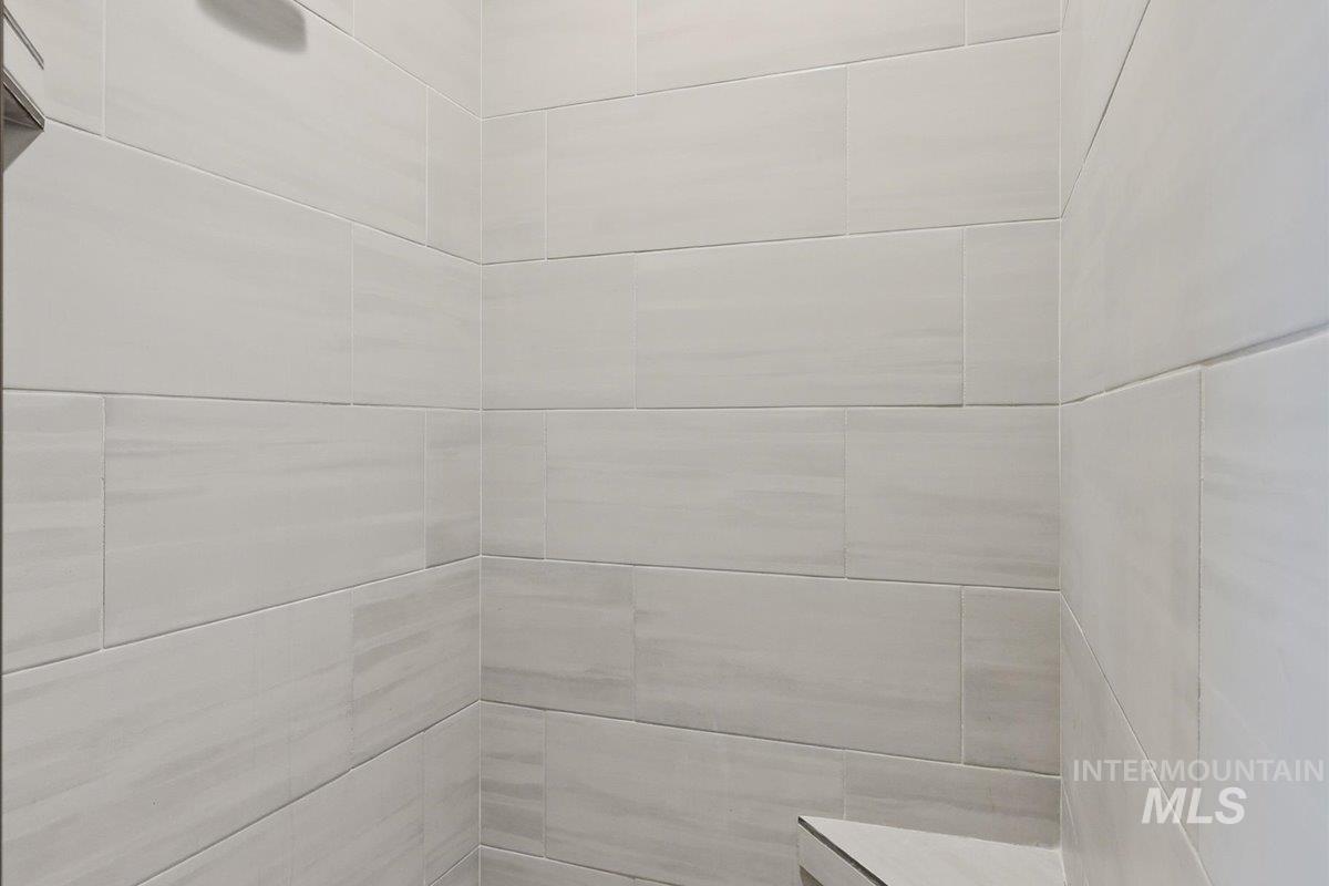 2195 E Hidcote St. Property Photo 7