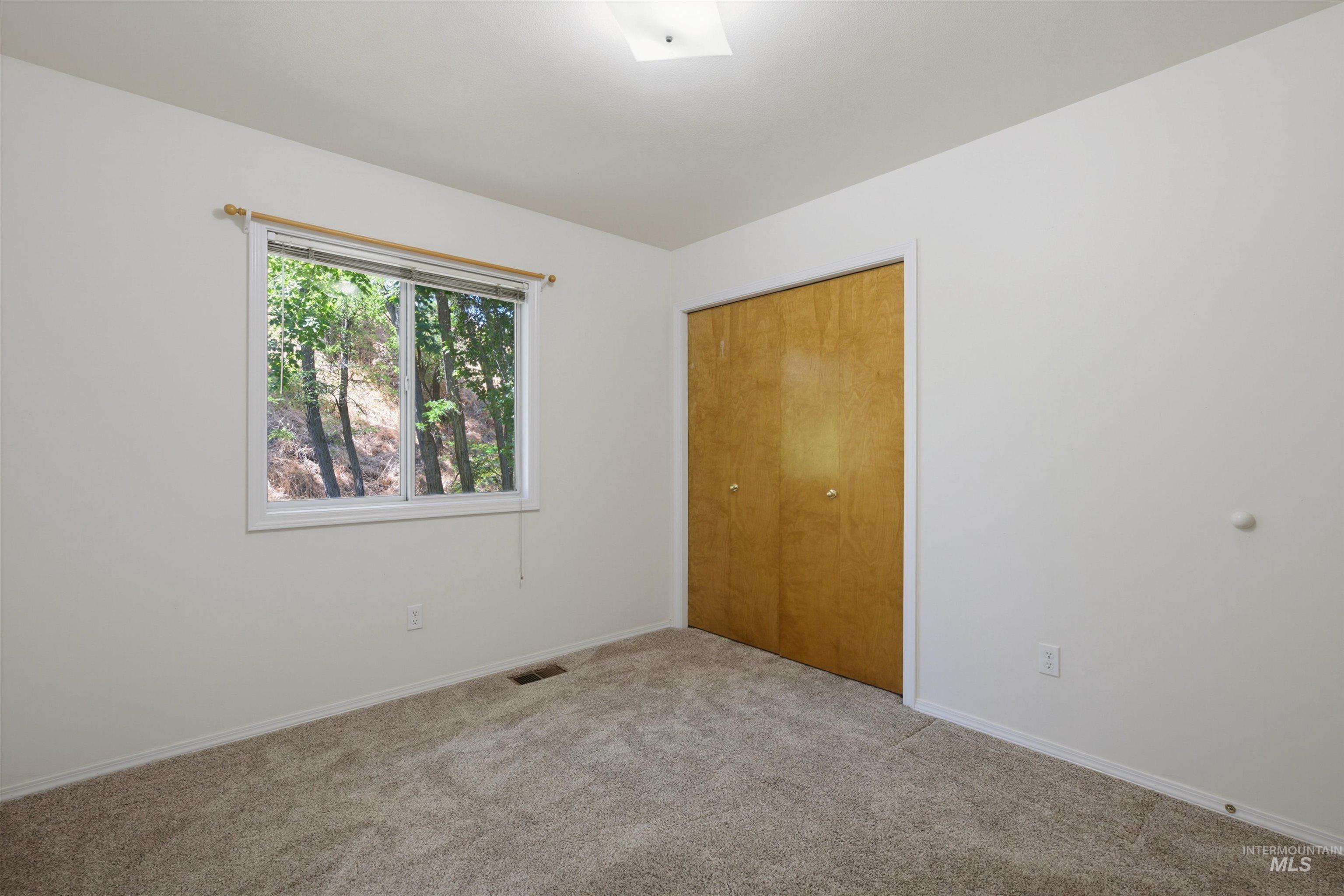 2455 E Gloucester Street Property Photo 22