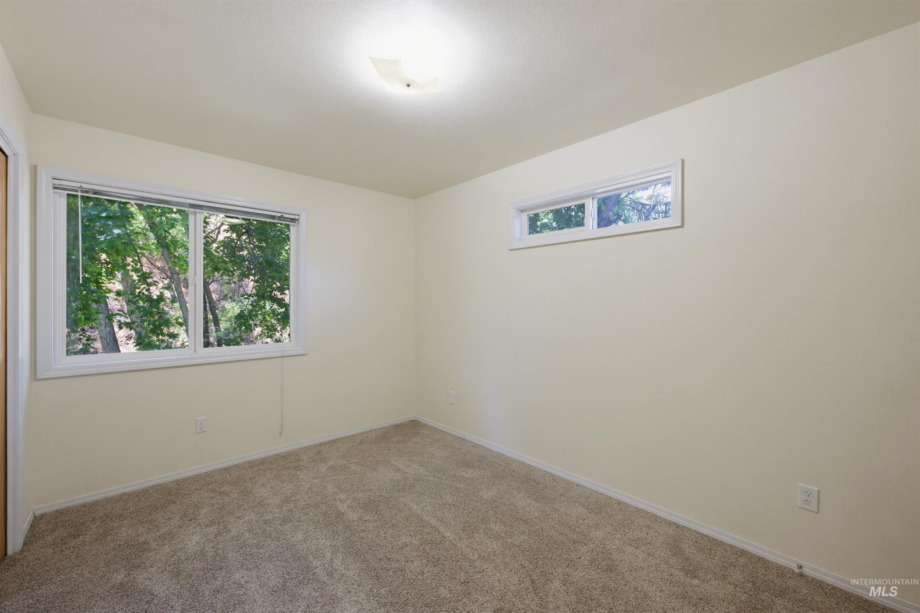 2455 E Gloucester Street Property Photo 24