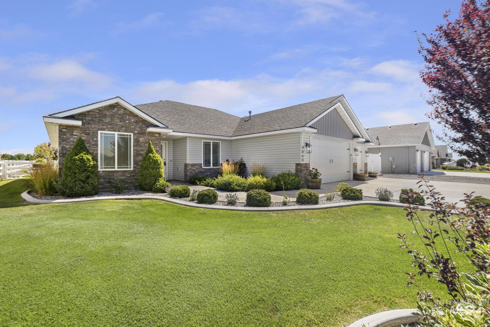 4060 Mountain Vista Ln Property Photo 3