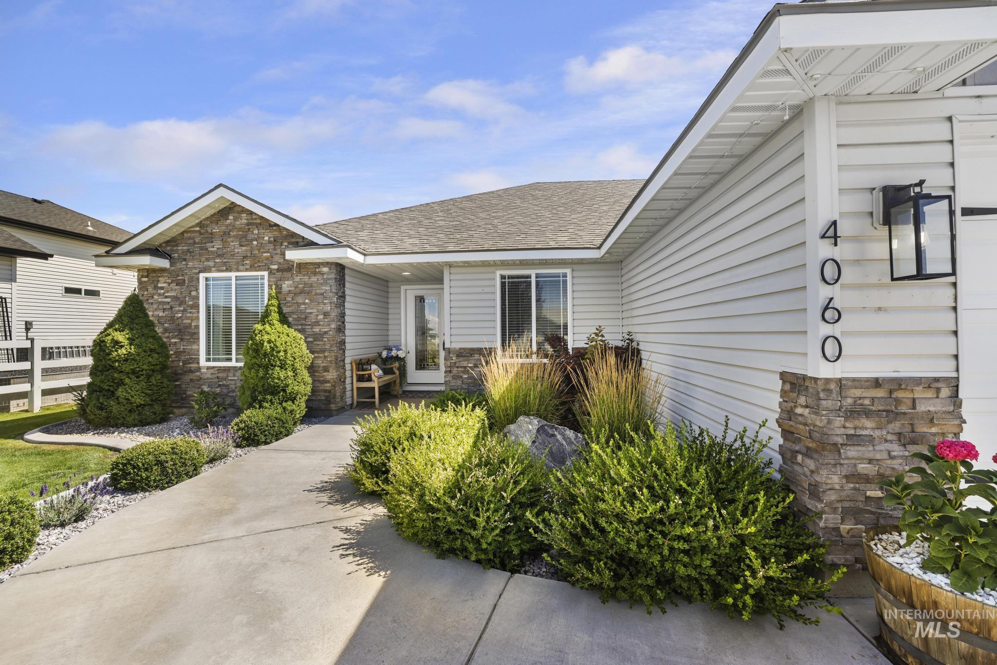 4060 Mountain Vista Ln Property Photo 5