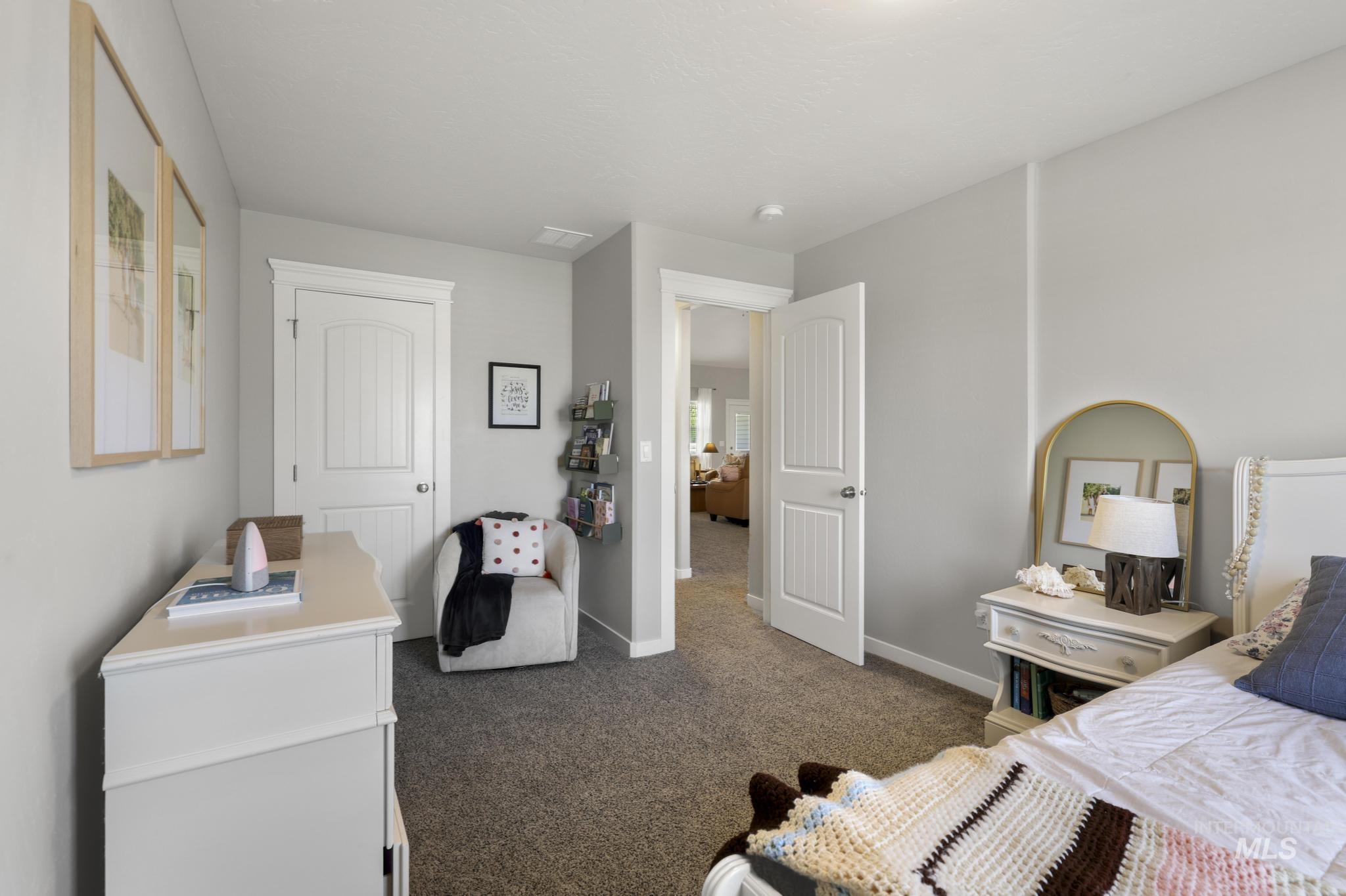 4060 Mountain Vista Ln Property Photo 11