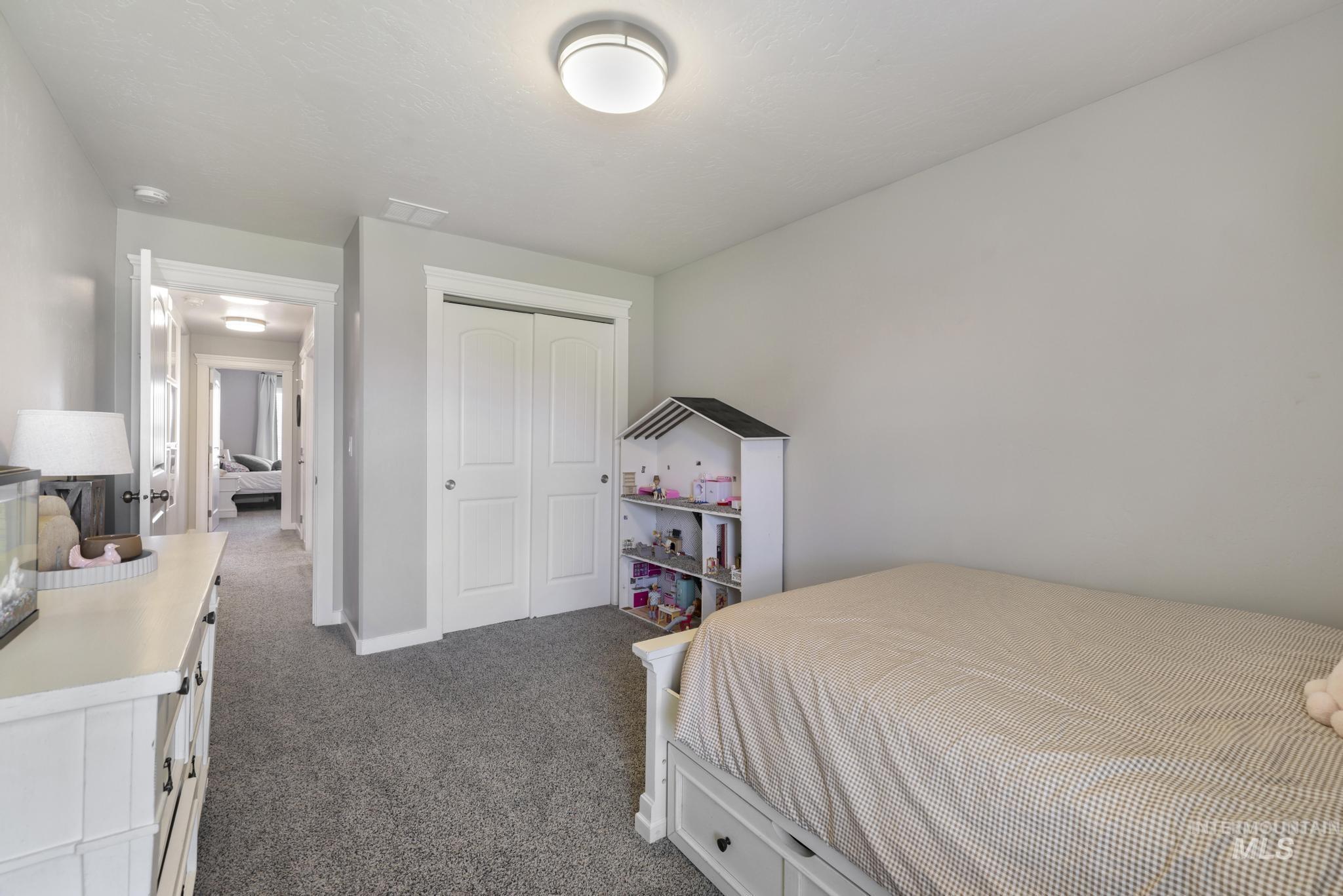 4060 Mountain Vista Ln Property Photo 14