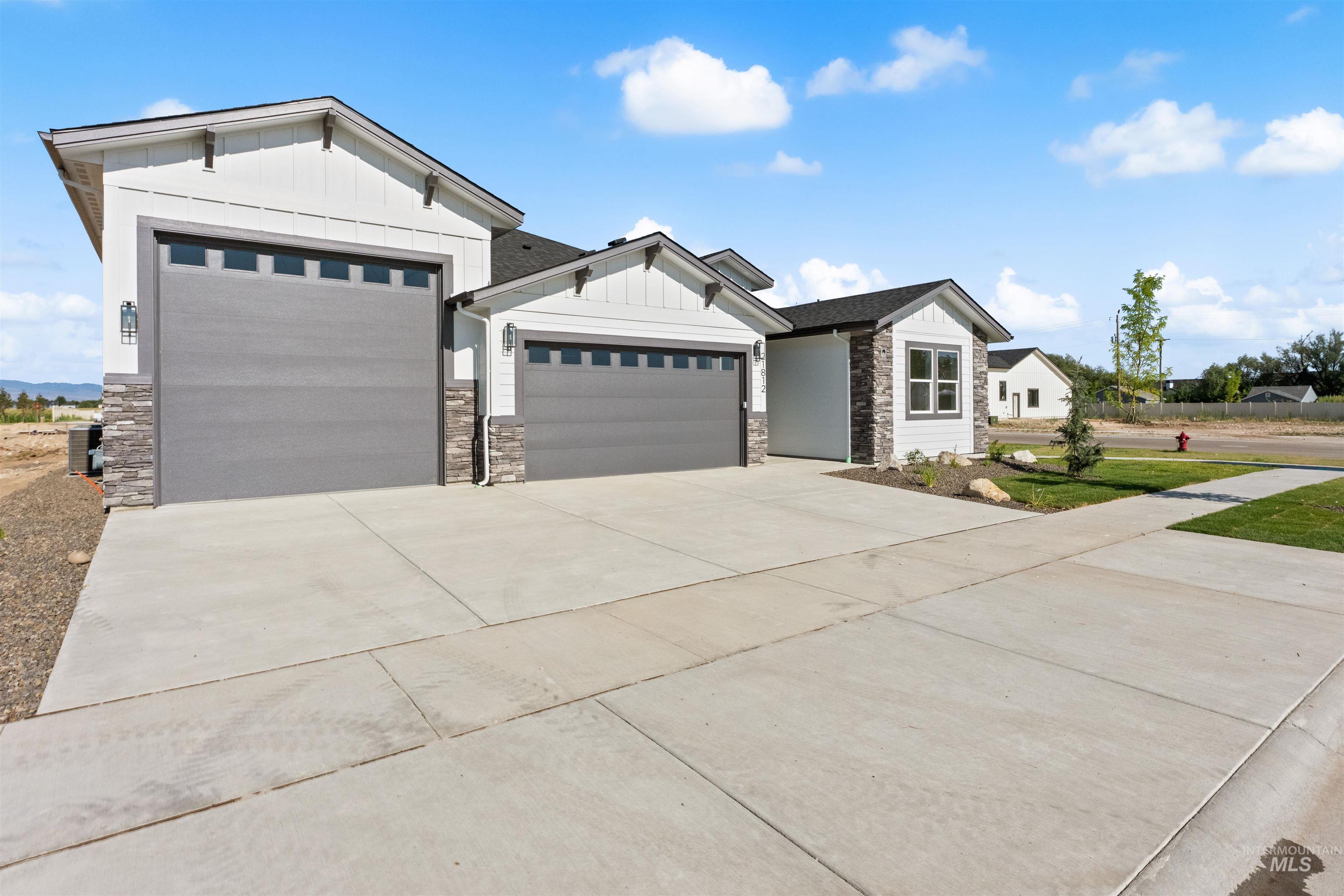 21812 Akira Property Photo 2