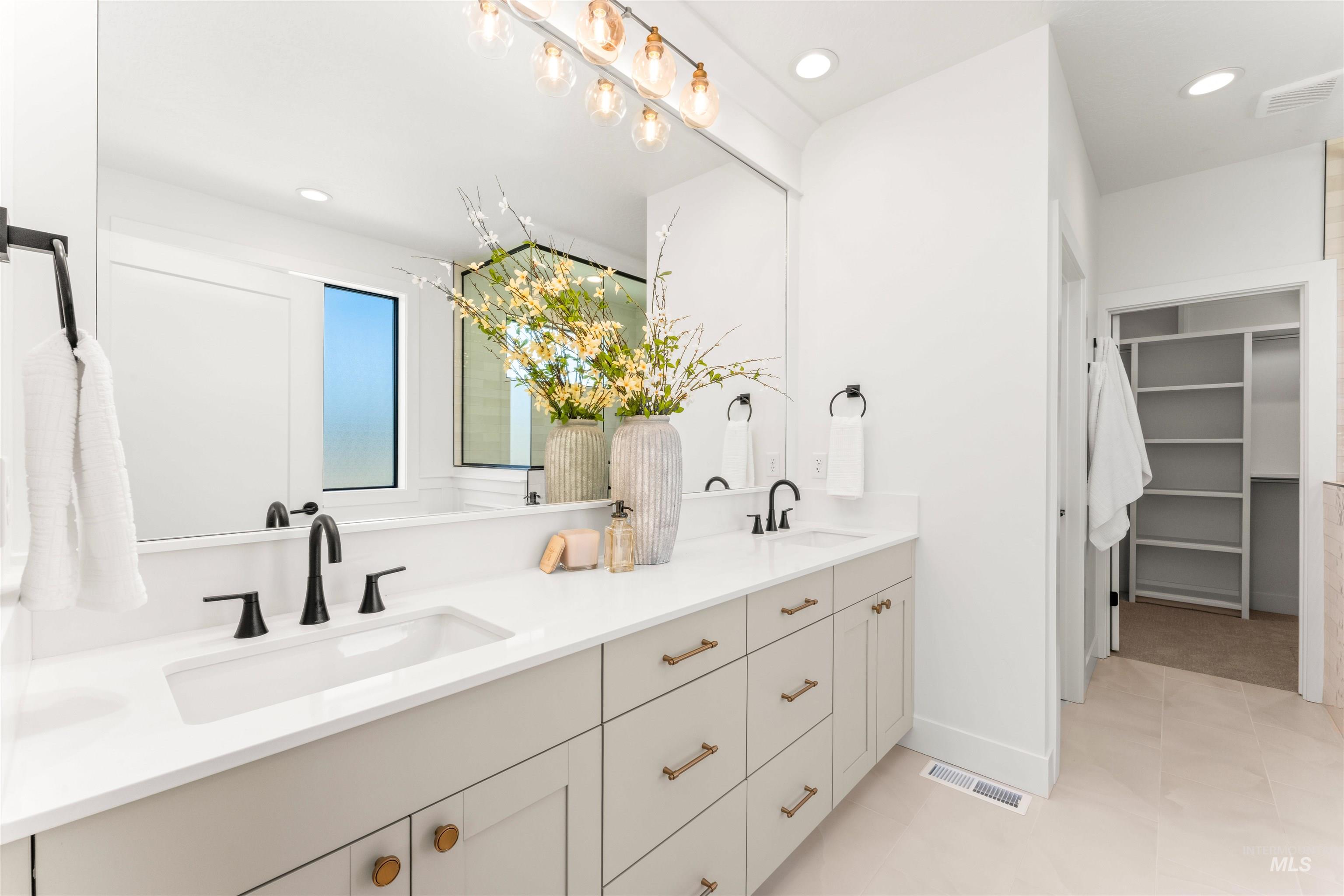 21812 Akira Property Photo 22