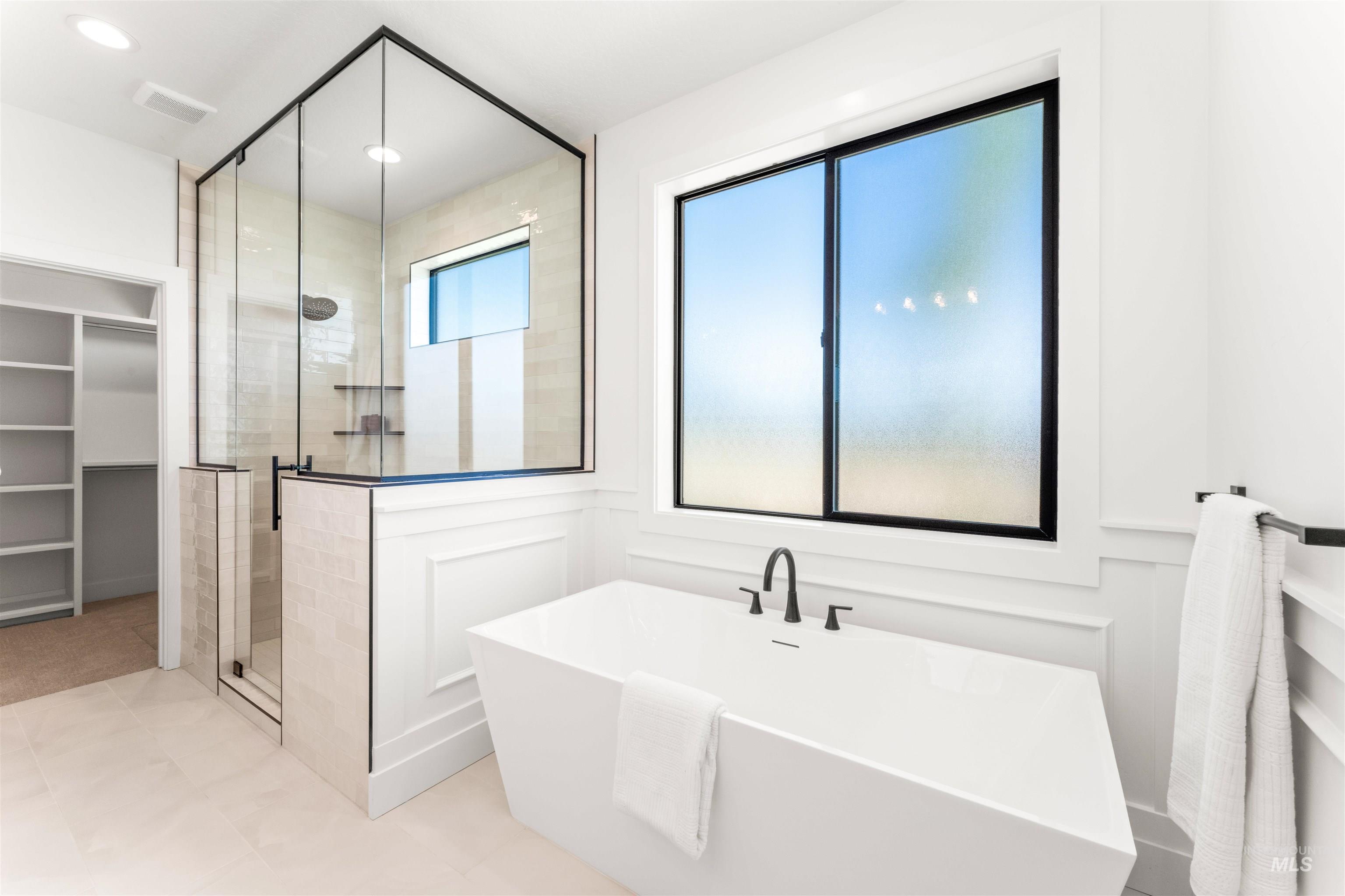 21812 Akira Property Photo 24