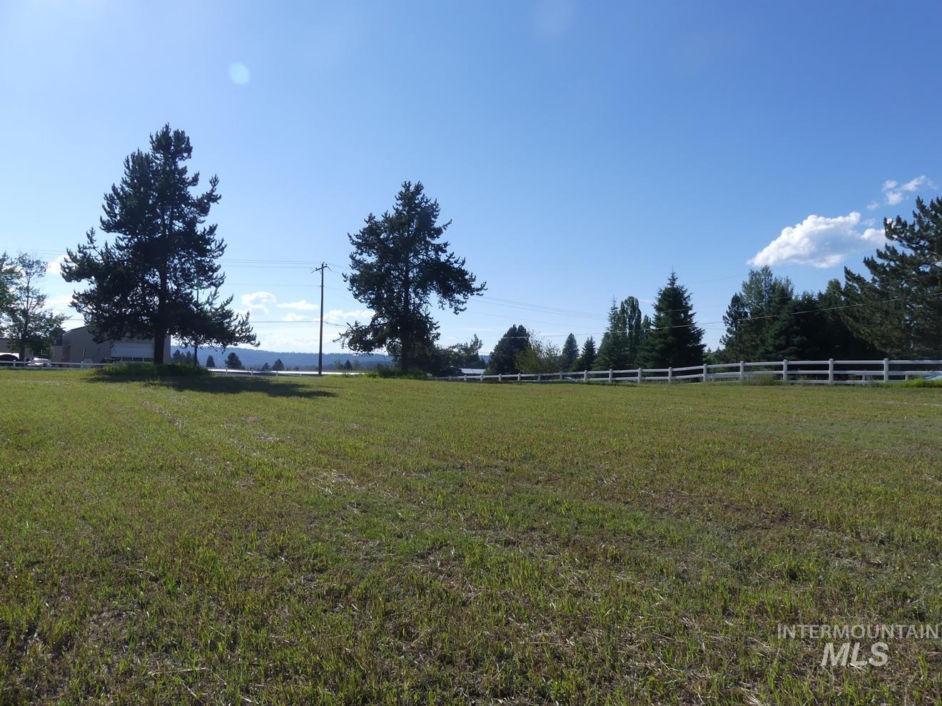 495 S Samson Trail Property Photo 3