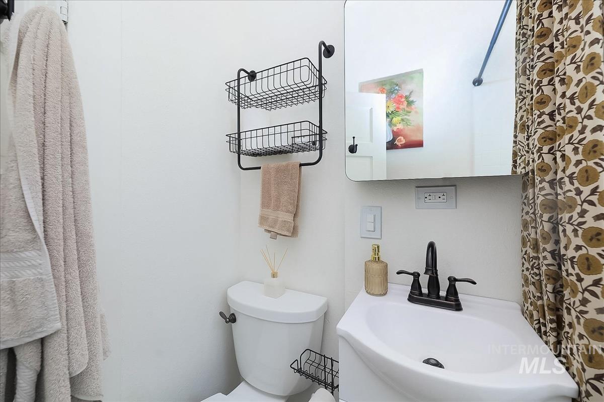 241 S 9th St Property Photo 17