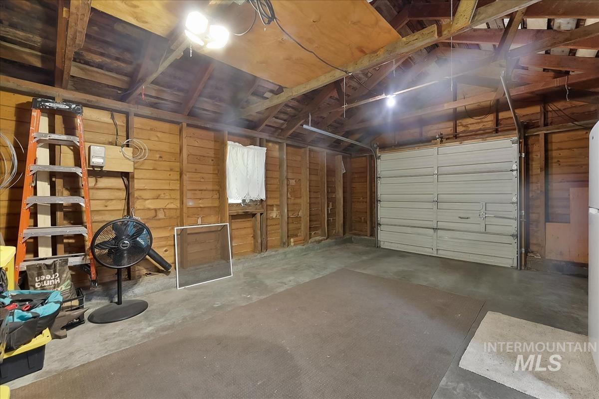 241 S 9th St Property Photo 33