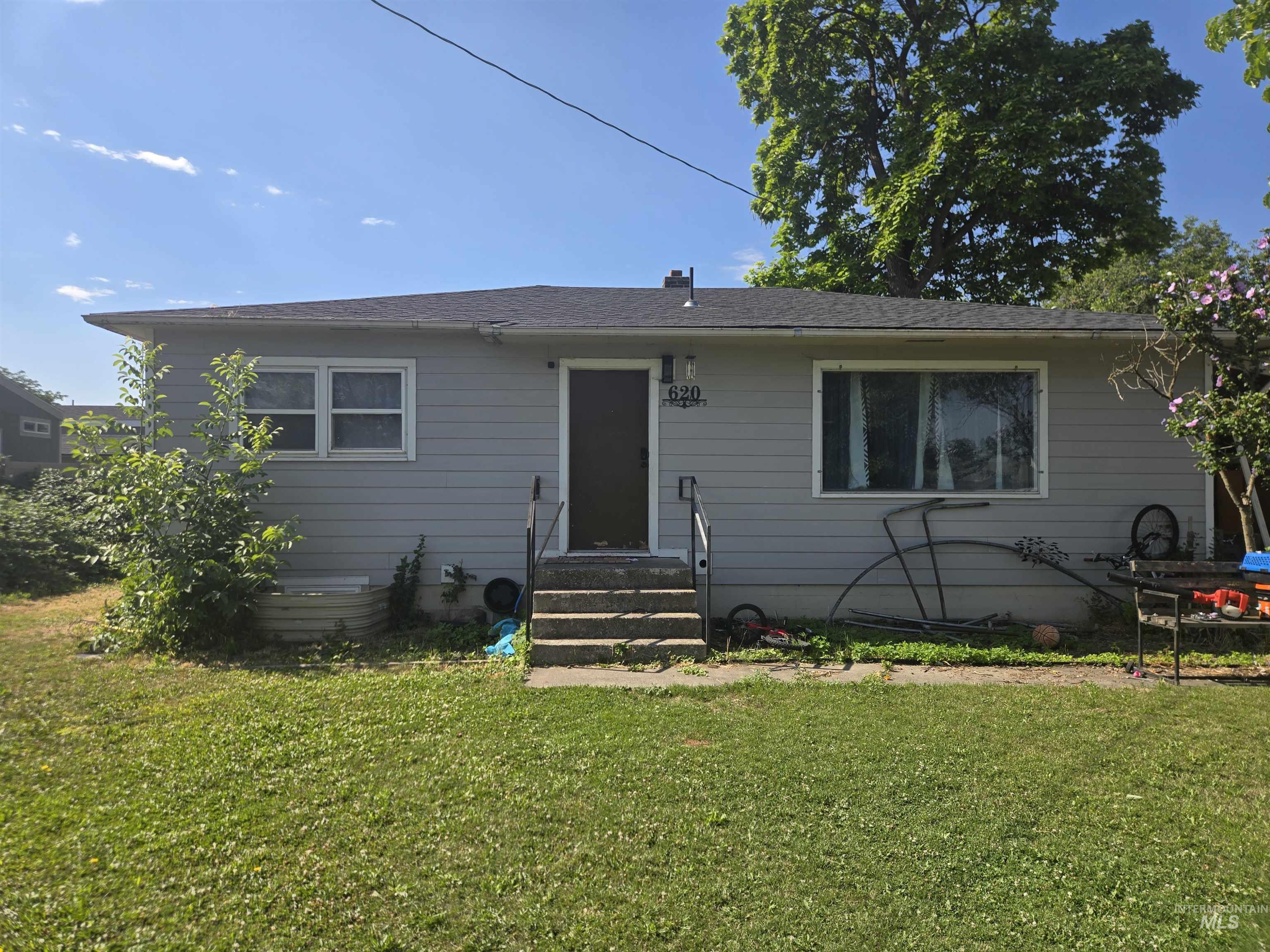 620 Burrell Ave. Property Photo 1
