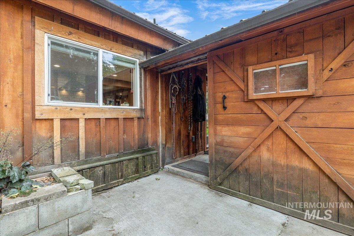 2246 E Locust St. Property Photo 5