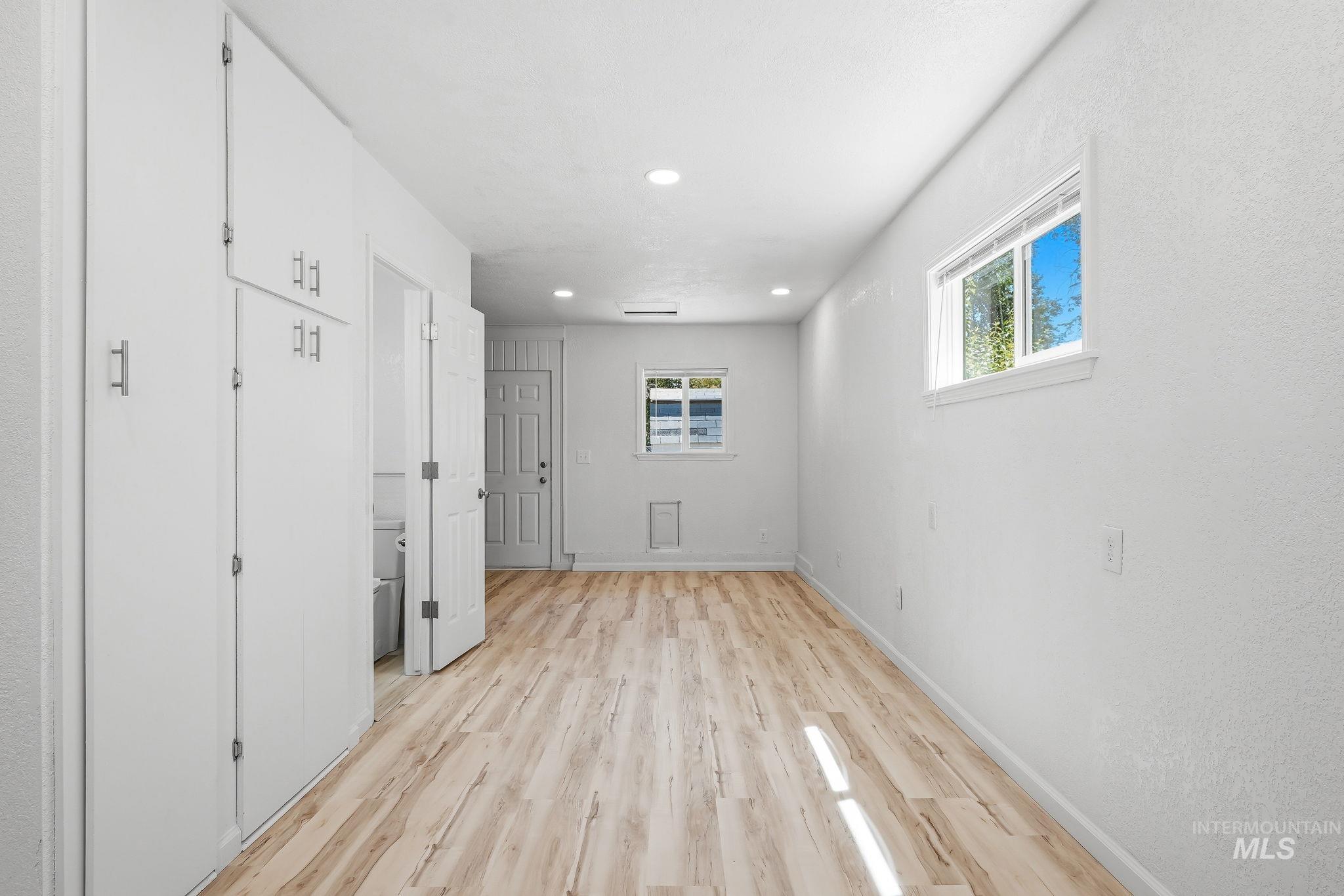 526 W Almond Property Photo 24