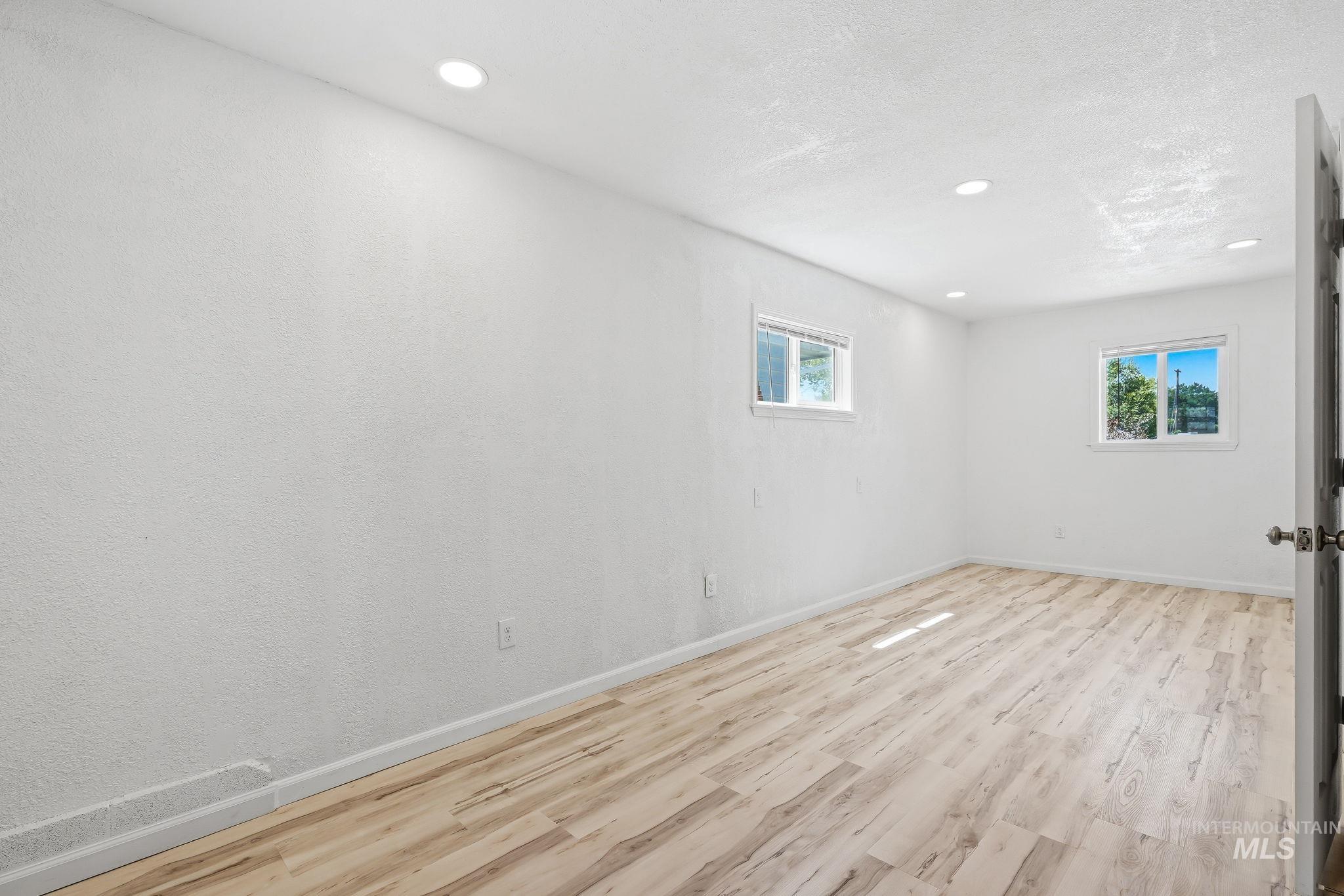 526 W Almond Property Photo 26