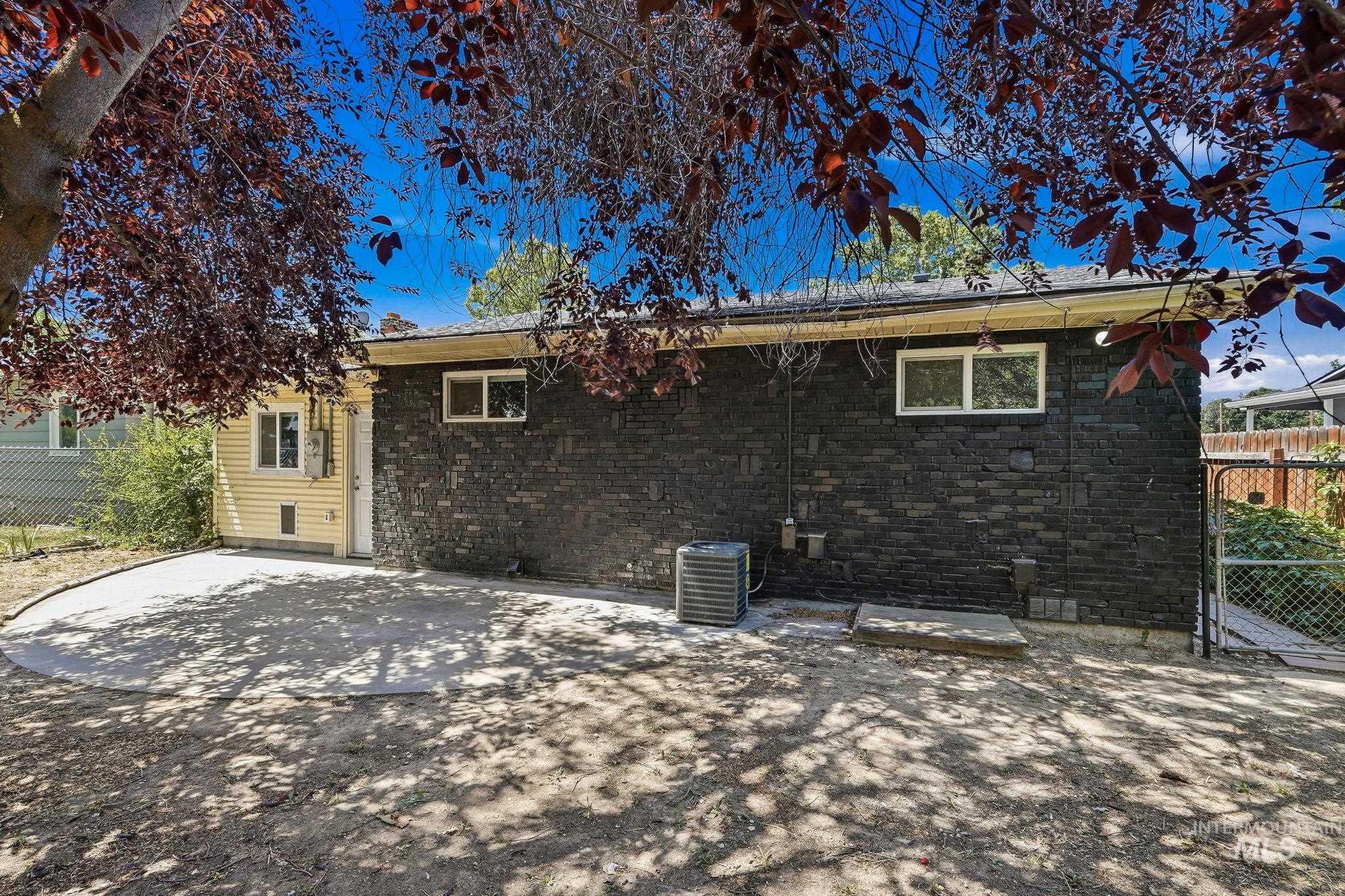 526 W Almond Property Photo 29