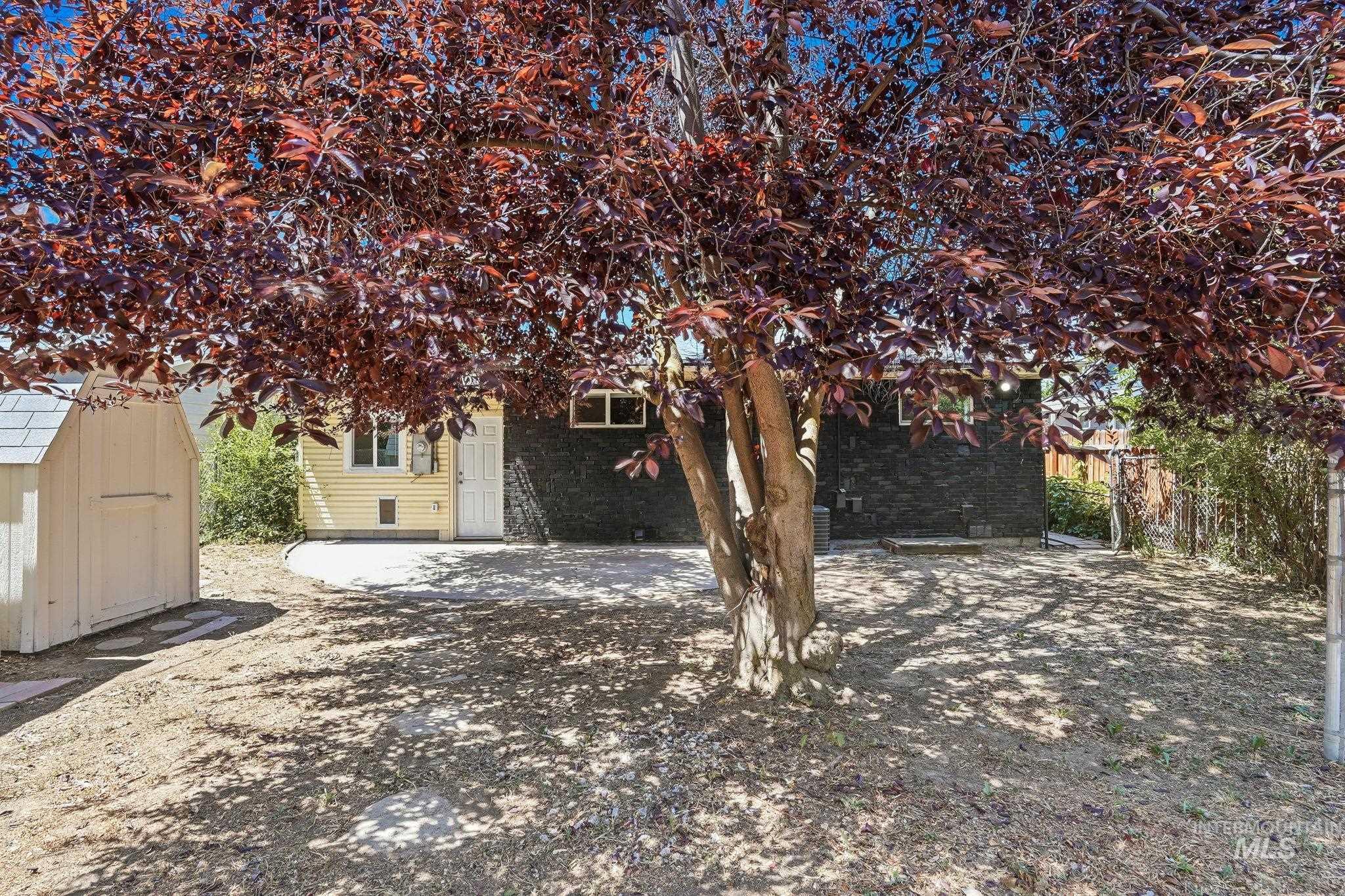 526 W Almond Property Photo 30