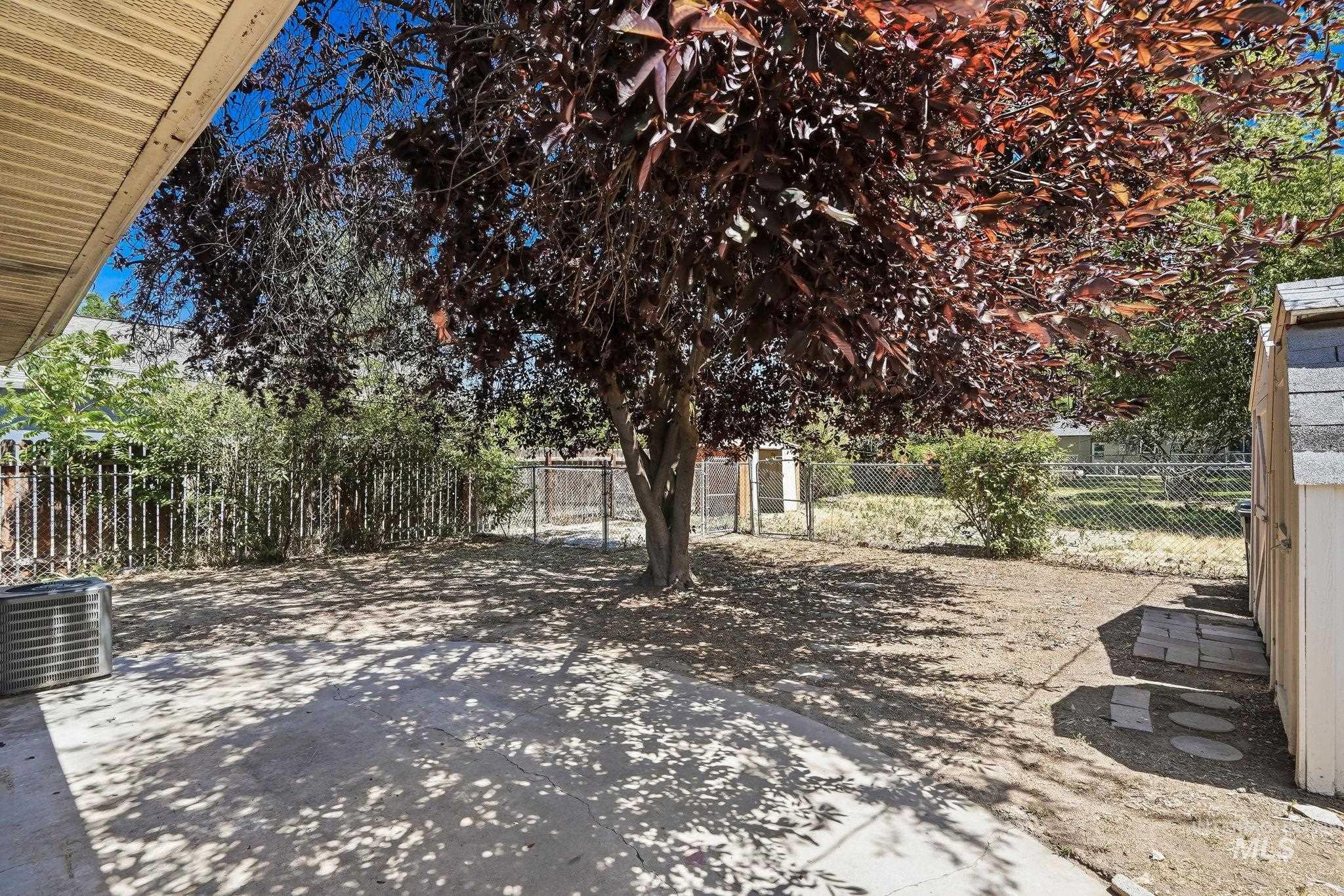 526 W Almond Property Photo 32