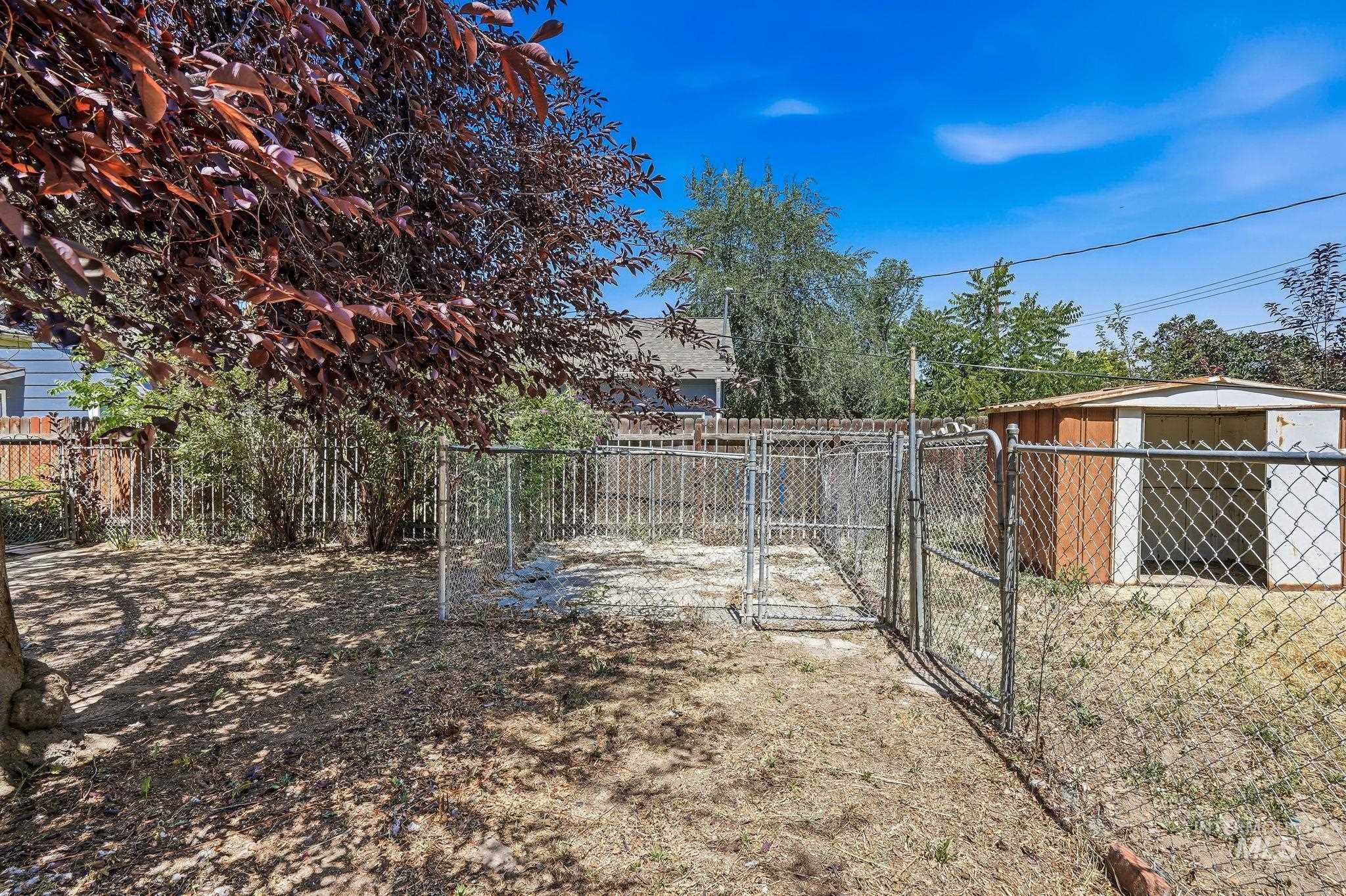 526 W Almond Property Photo 33