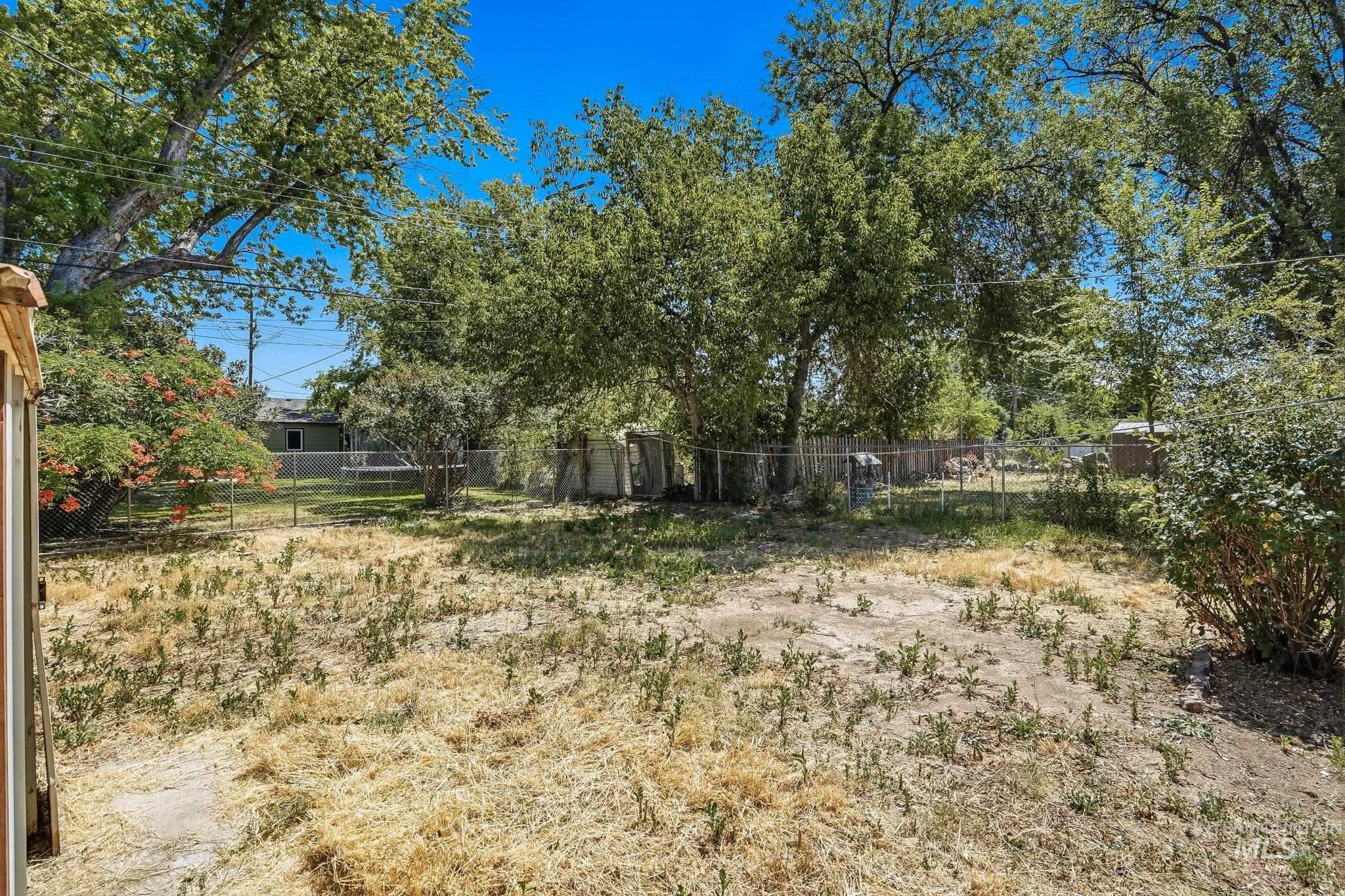 526 W Almond Property Photo 34