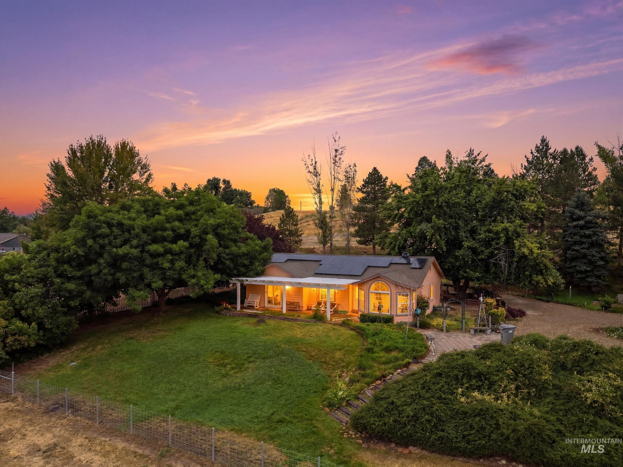 8942 Foothill Road