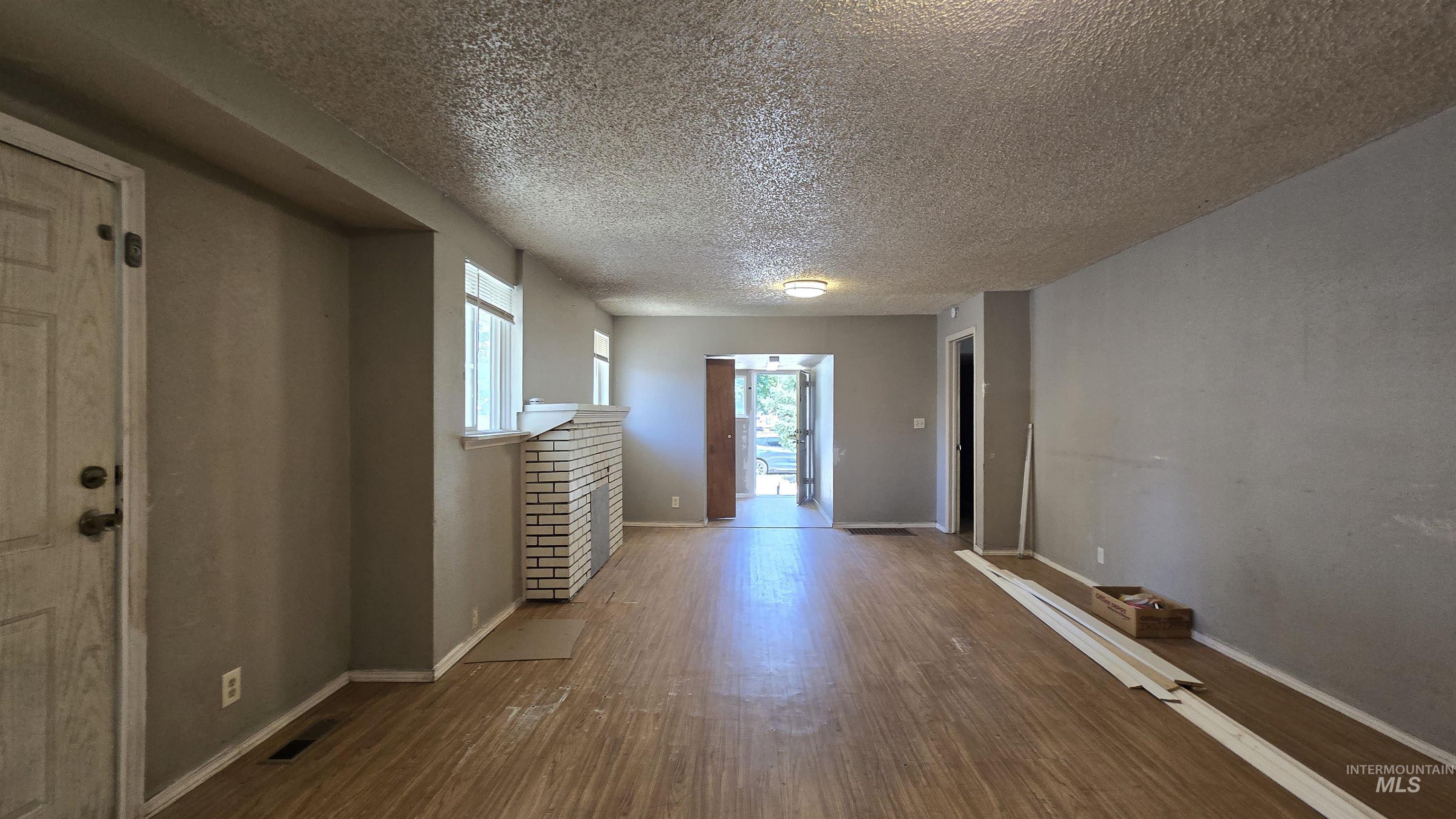 318/320 5th Ave. South Property Photo 5