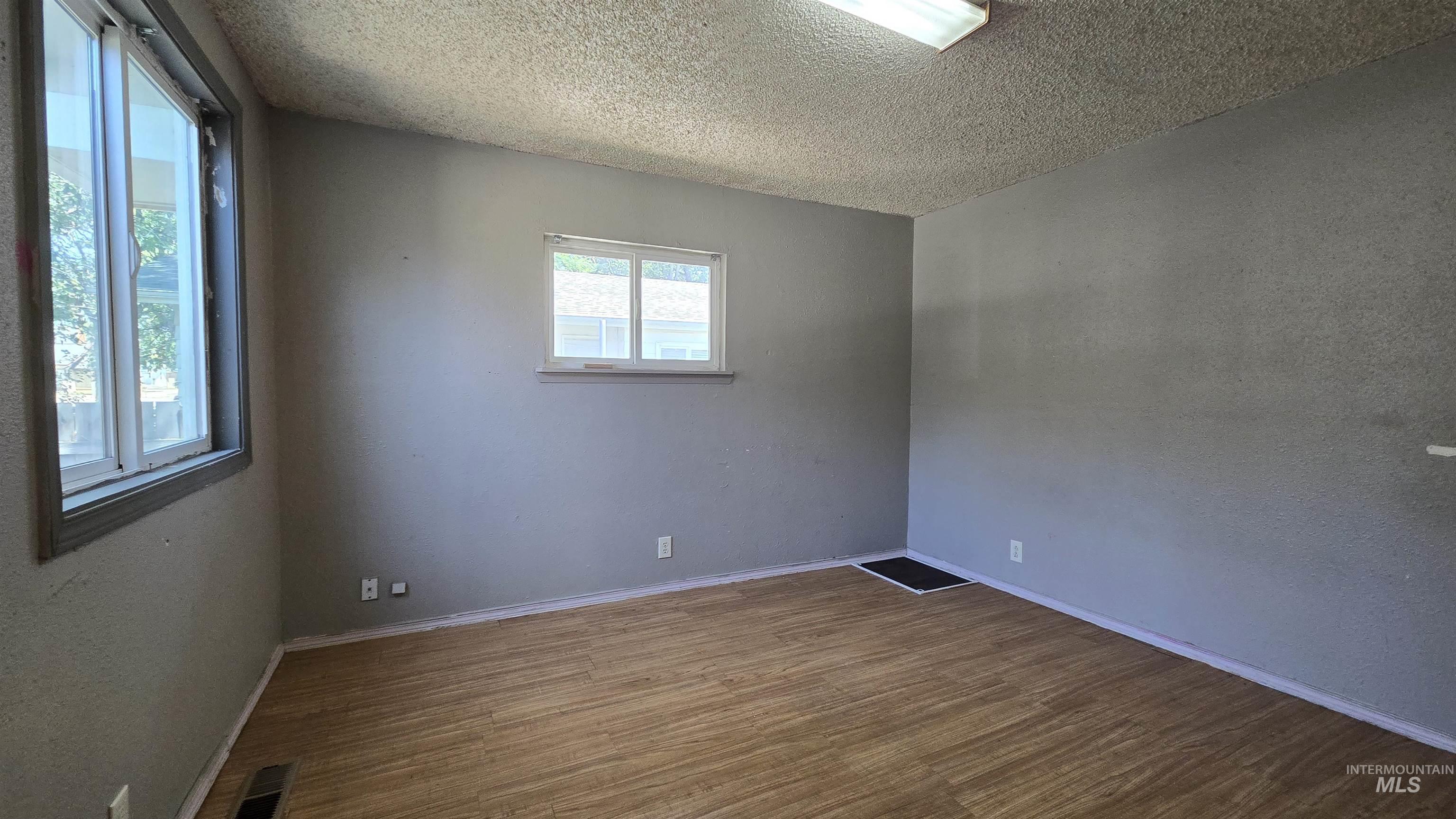 318/320 5th Ave. South Property Photo 11