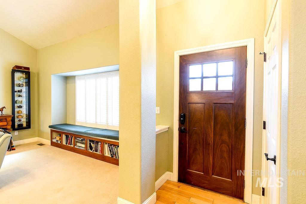 426 Quail Run Dr. Property Photo 5