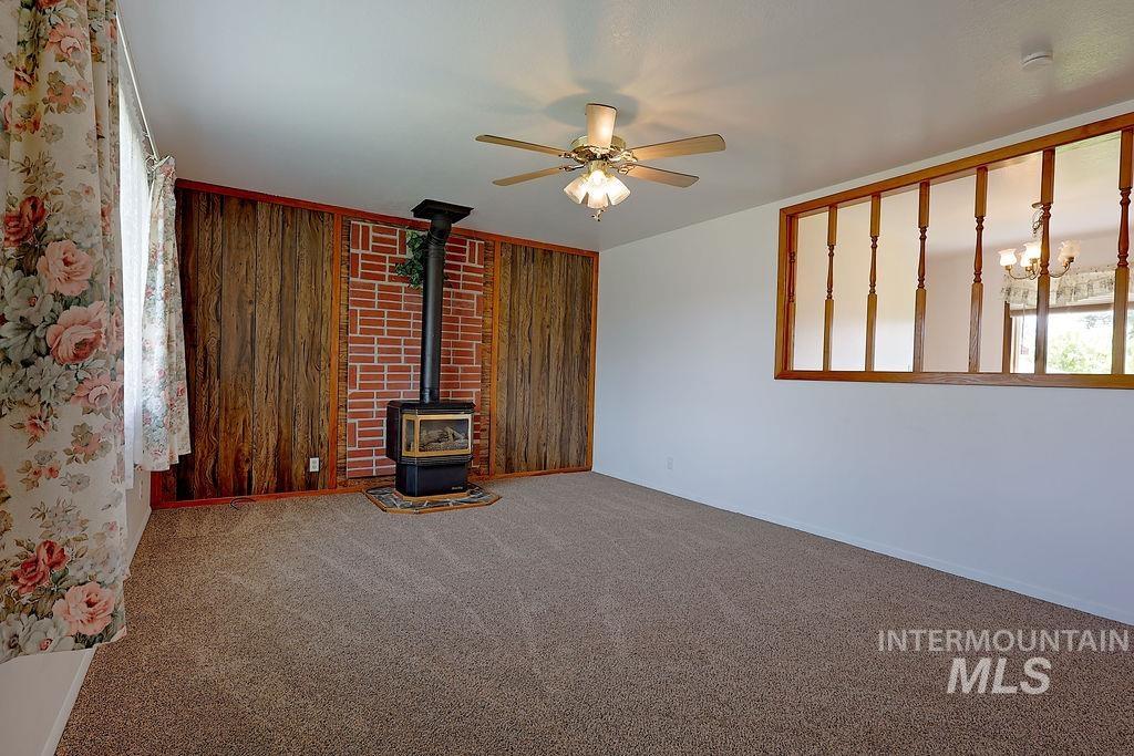 743 20th Ave. E Property Photo 4