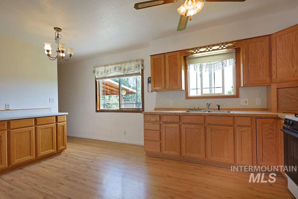 743 20th Ave. E Property Photo 8