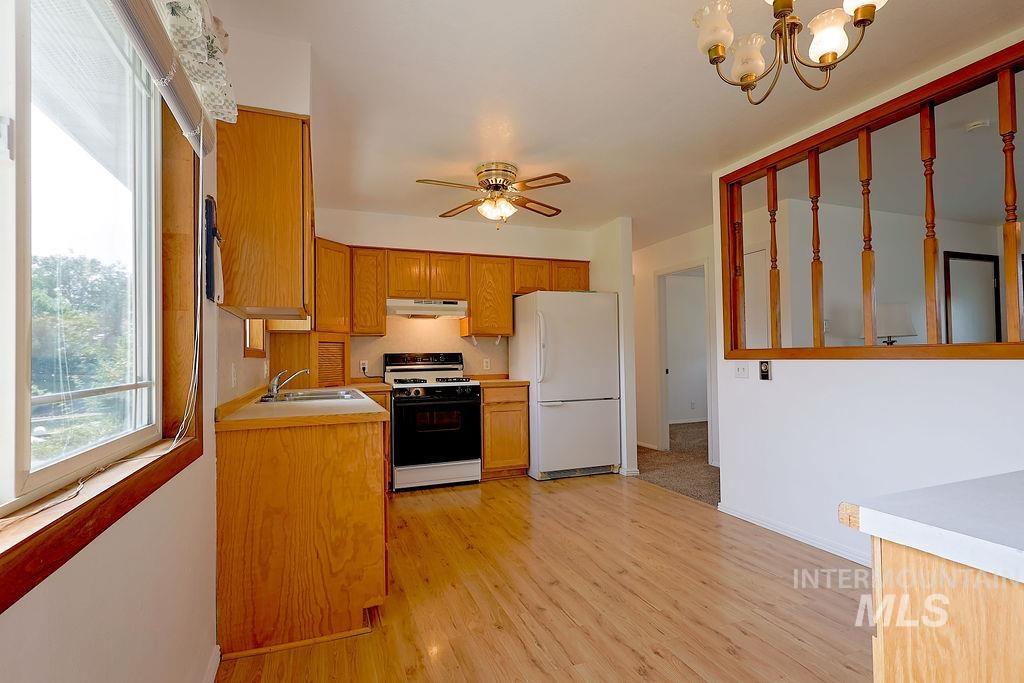 743 20th Ave. E Property Photo 9