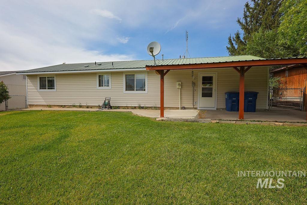 743 20th Ave. E Property Photo 23