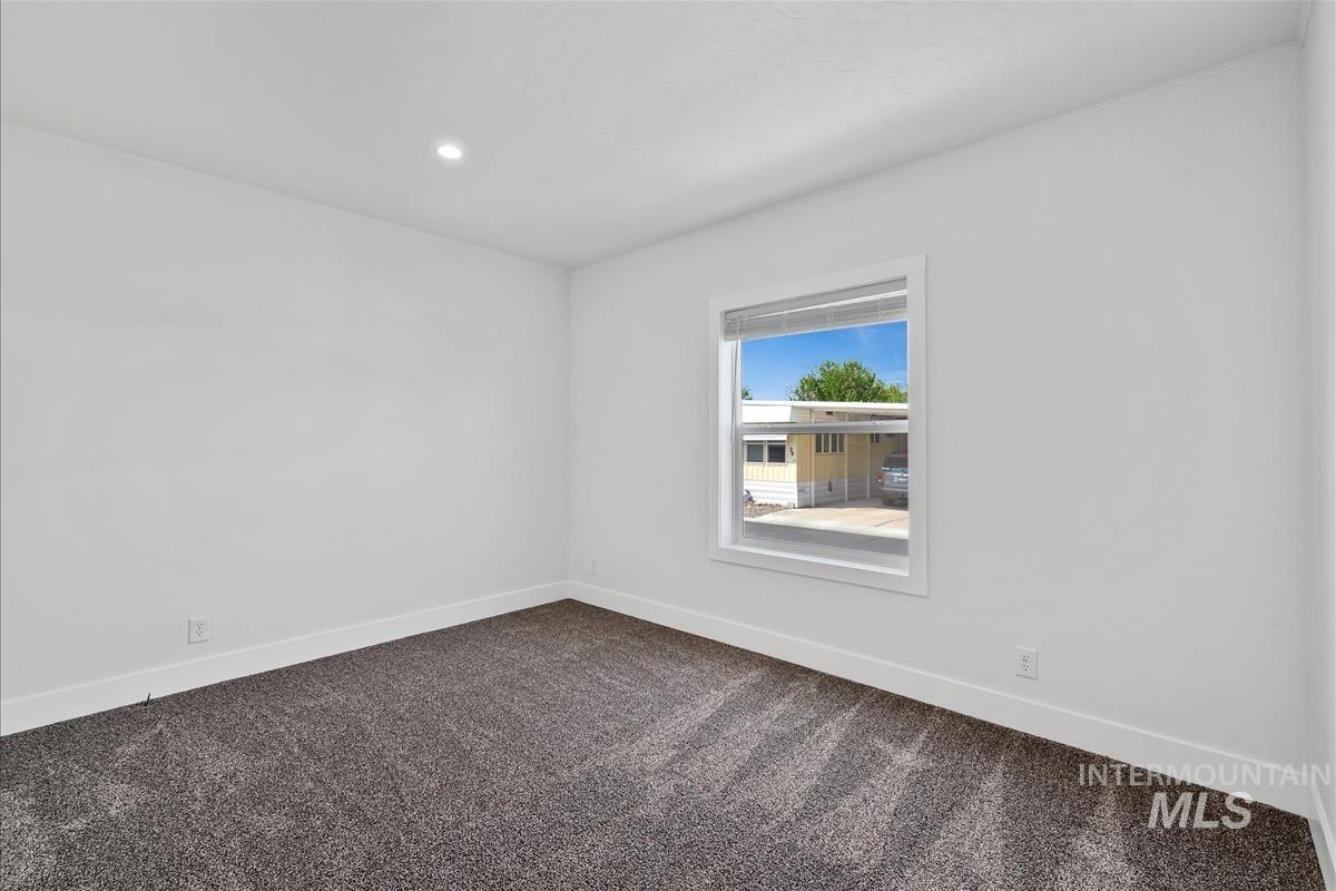 914 N Midland Blvd Property Photo 20