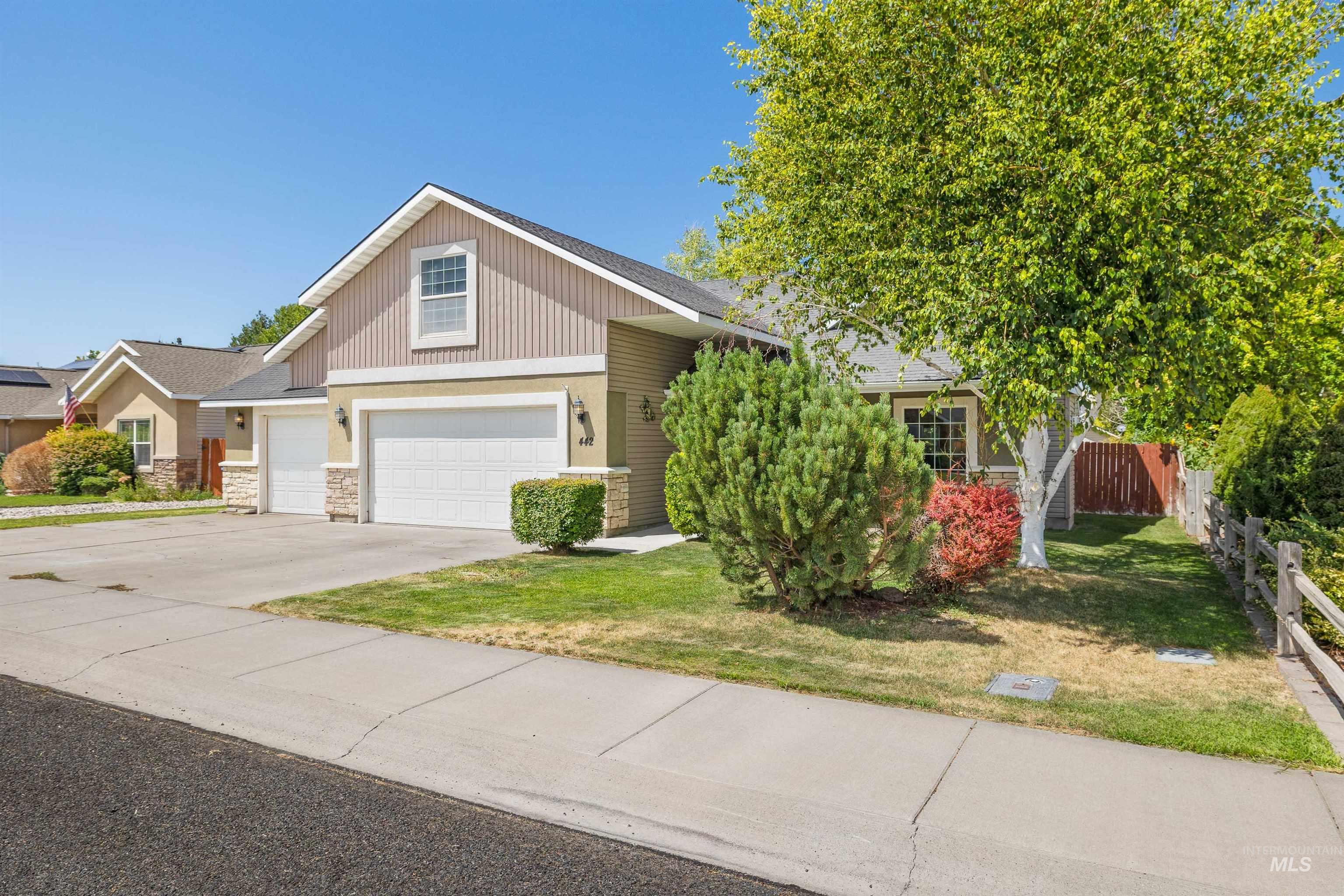 442 Pioneer Path Property Photo 2