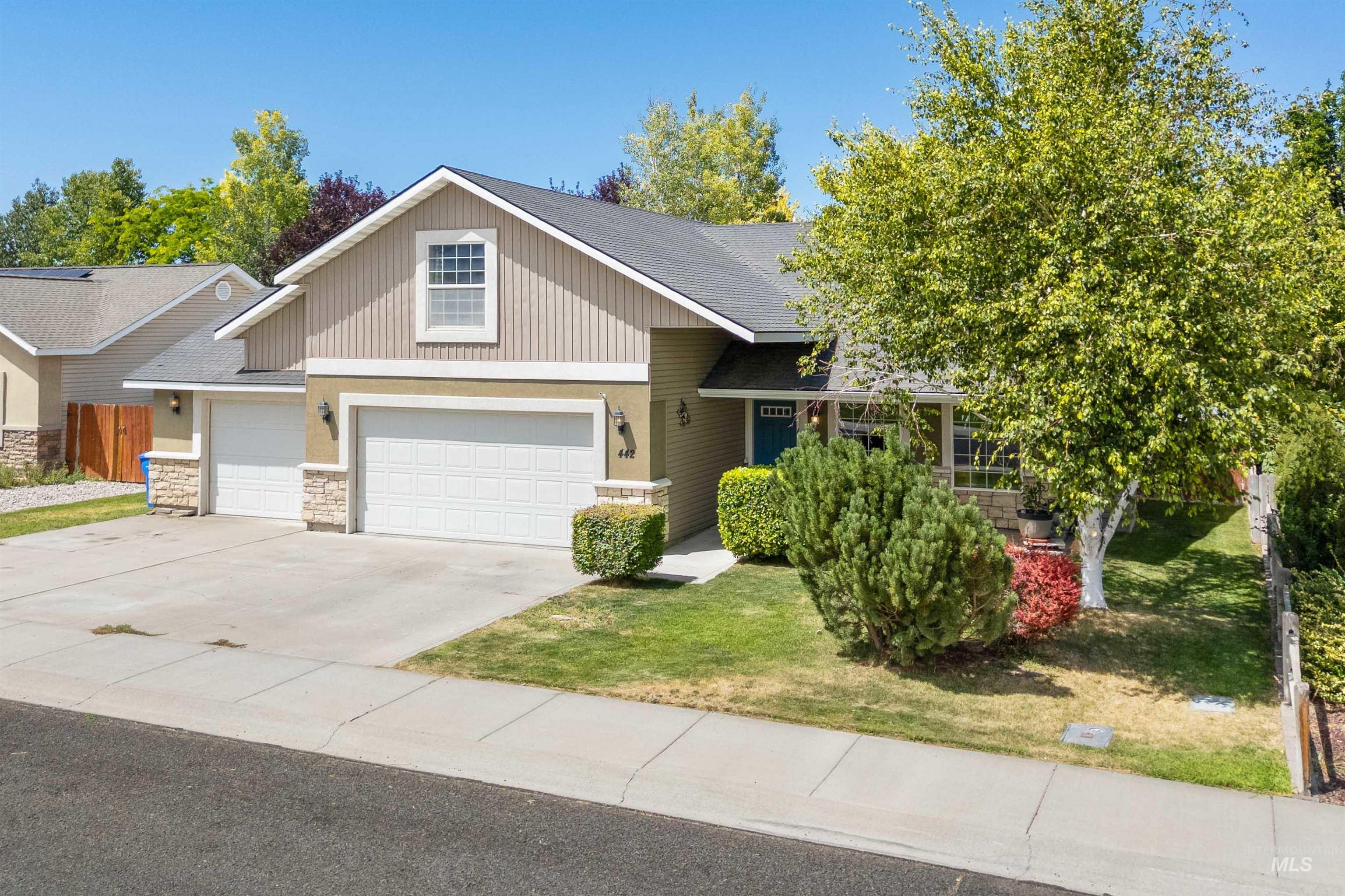442 Pioneer Path Property Photo 3