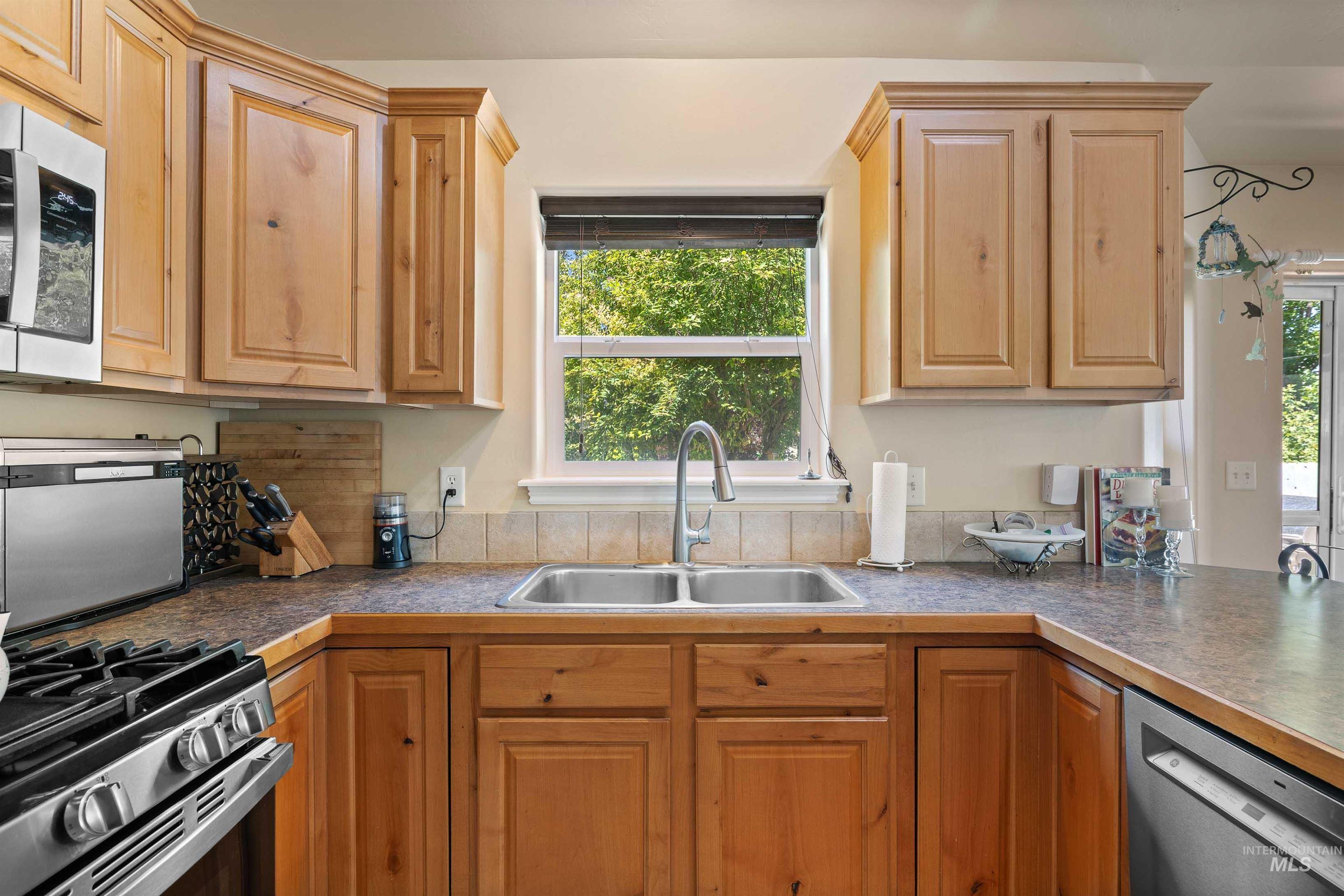 442 Pioneer Path Property Photo 13