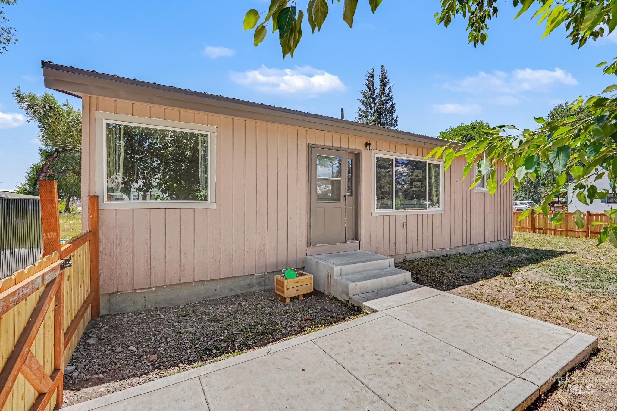 114 W Ponderosa Property Photo 3