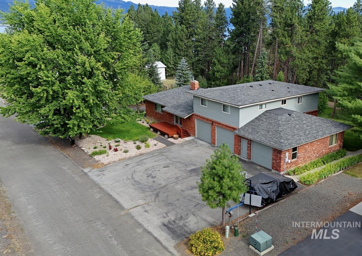 506 Lakeview Drive Property Photo 1