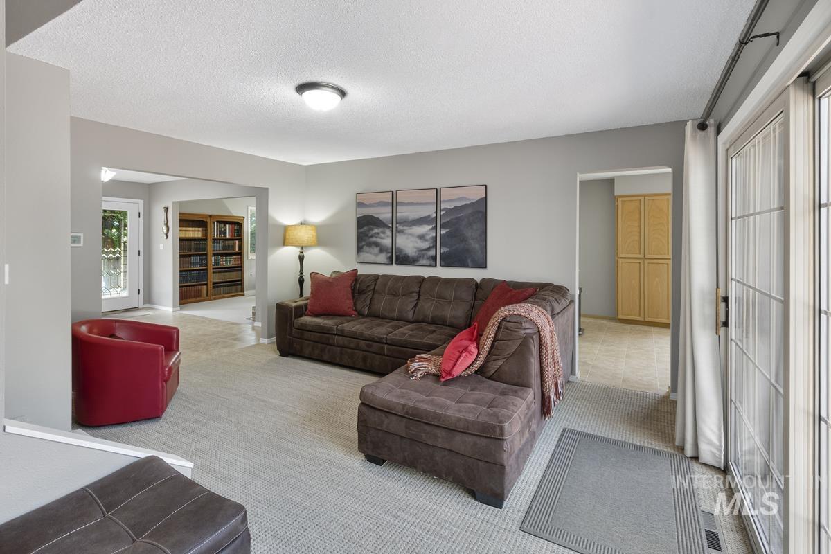 506 Lakeview Drive Property Photo 13