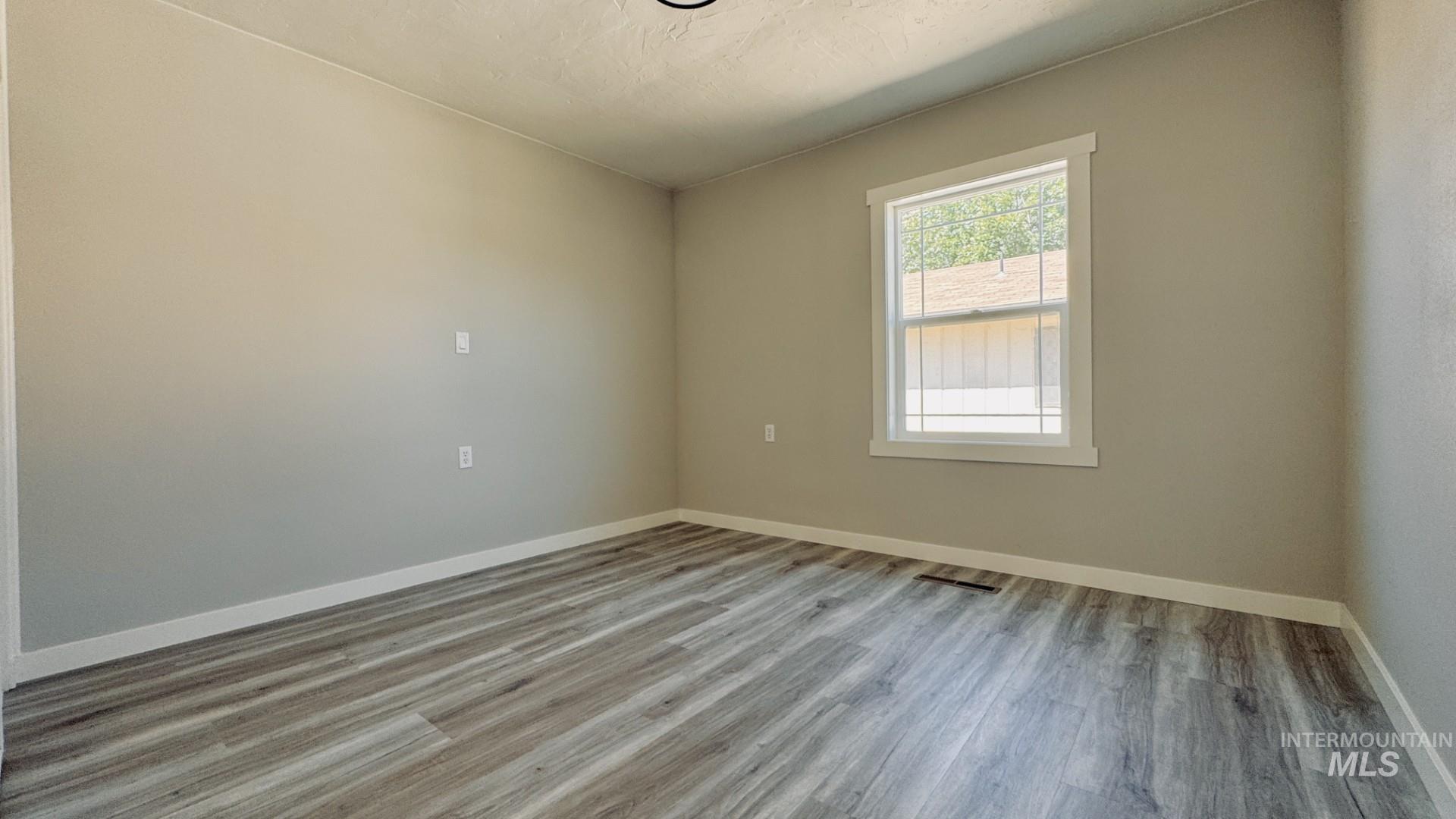 437 2nd Avenue East Property Photo 13