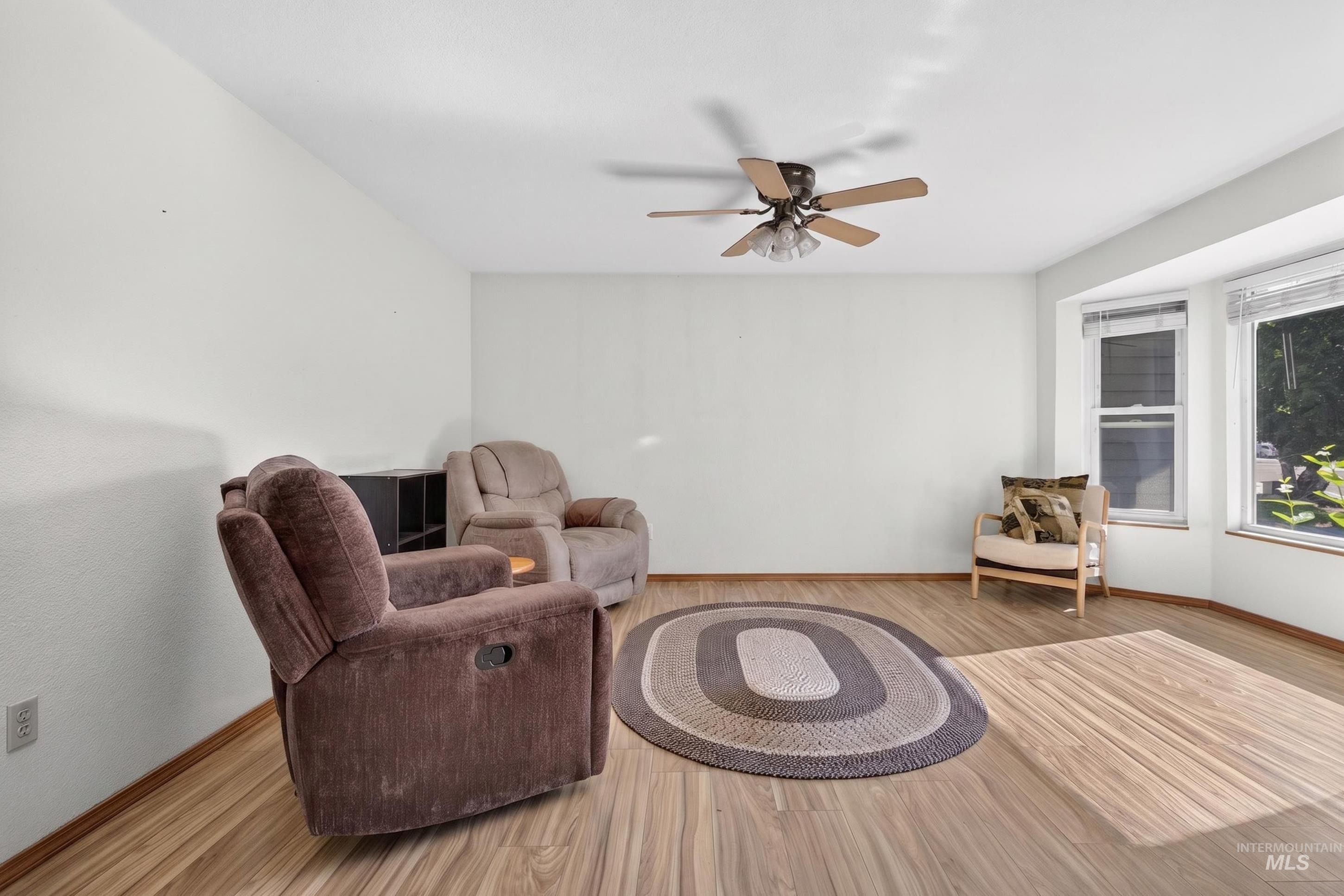 1120 Opal Ct Property Photo 5