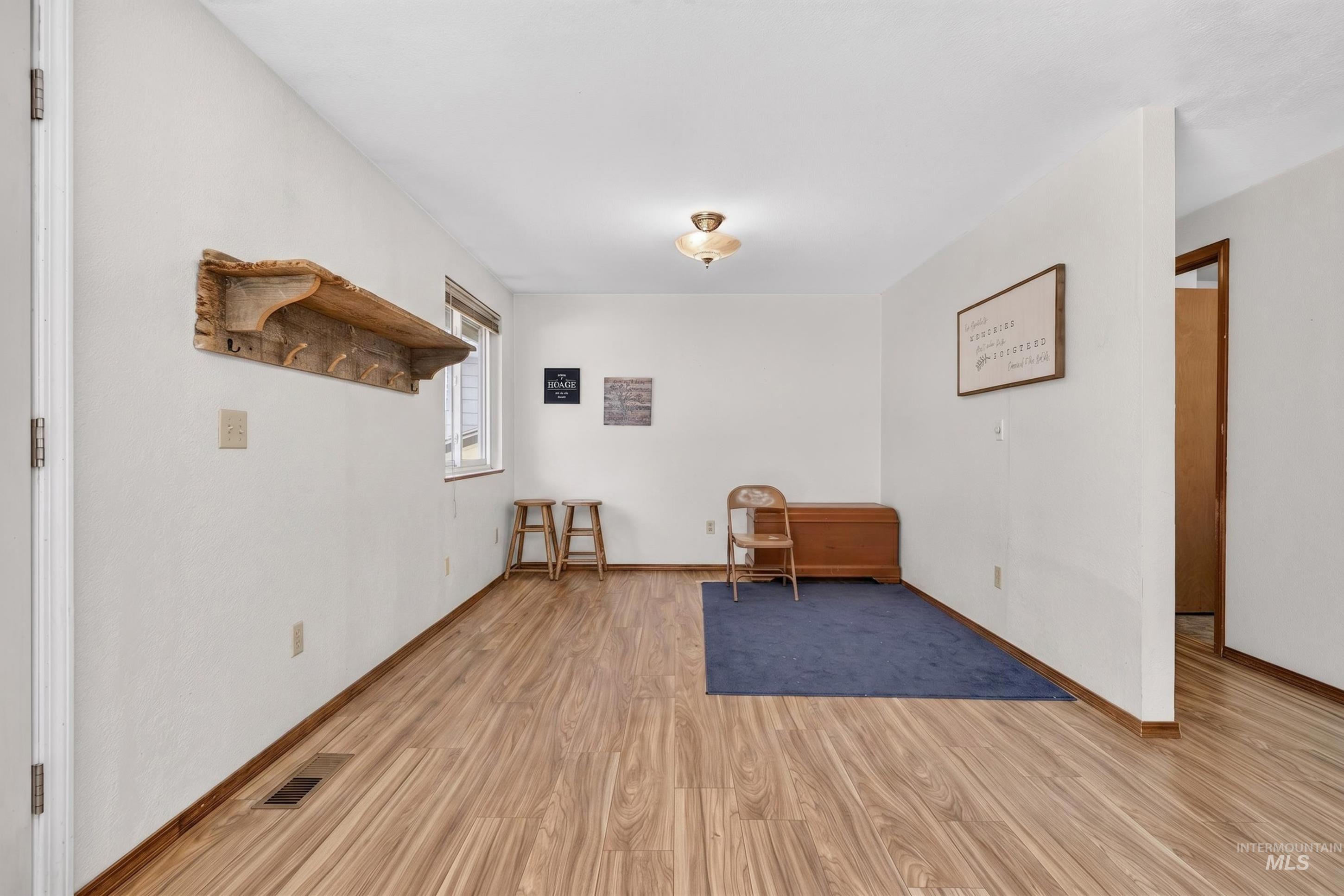 1120 Opal Ct Property Photo 6