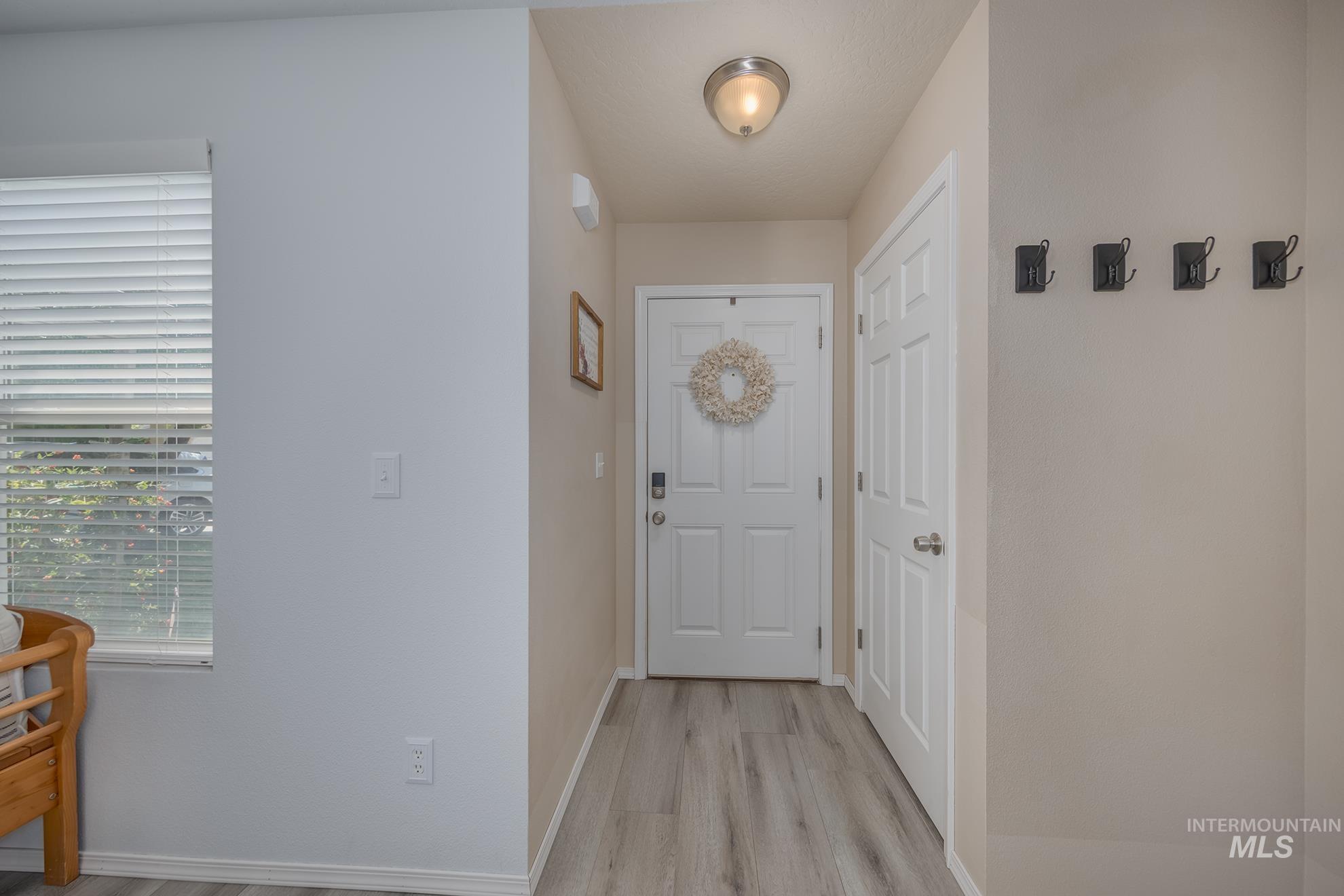 782 S Arrowrock Property Photo 4