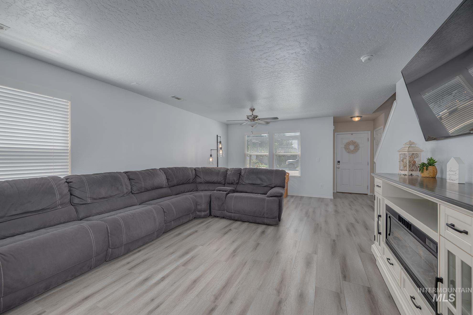 782 S Arrowrock Property Photo 6
