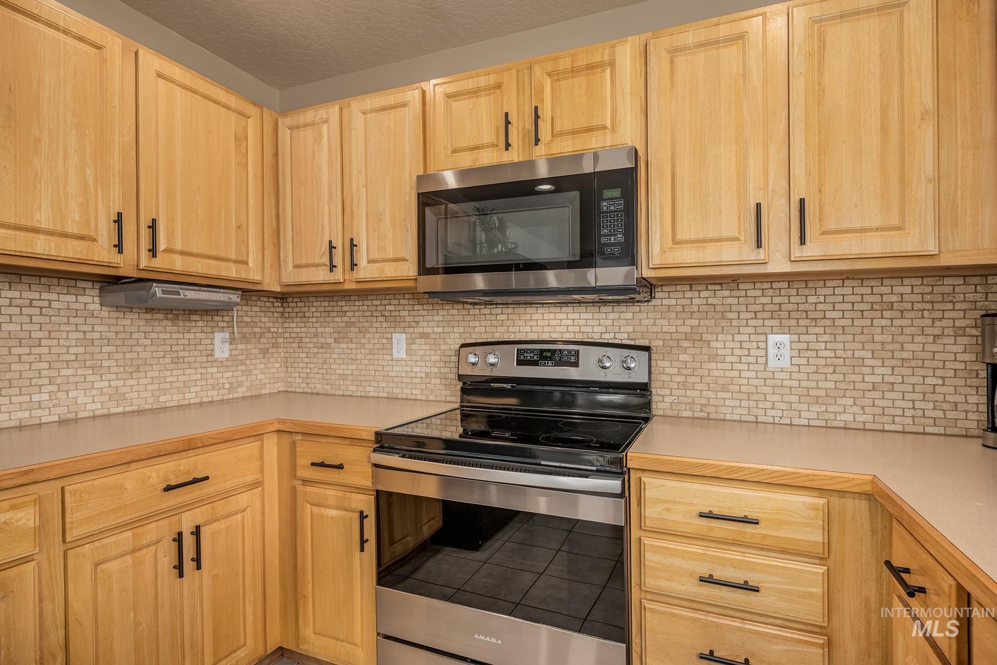 782 S Arrowrock Property Photo 12